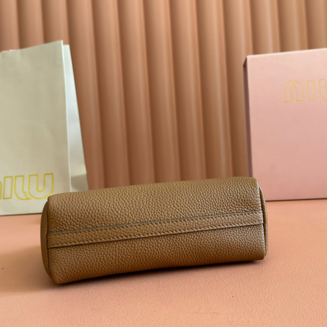 MIU MIU MIUMIU 26S POUCH BAG 18 IN DARK BROWN CALFSKIN GOLD HARDWARE