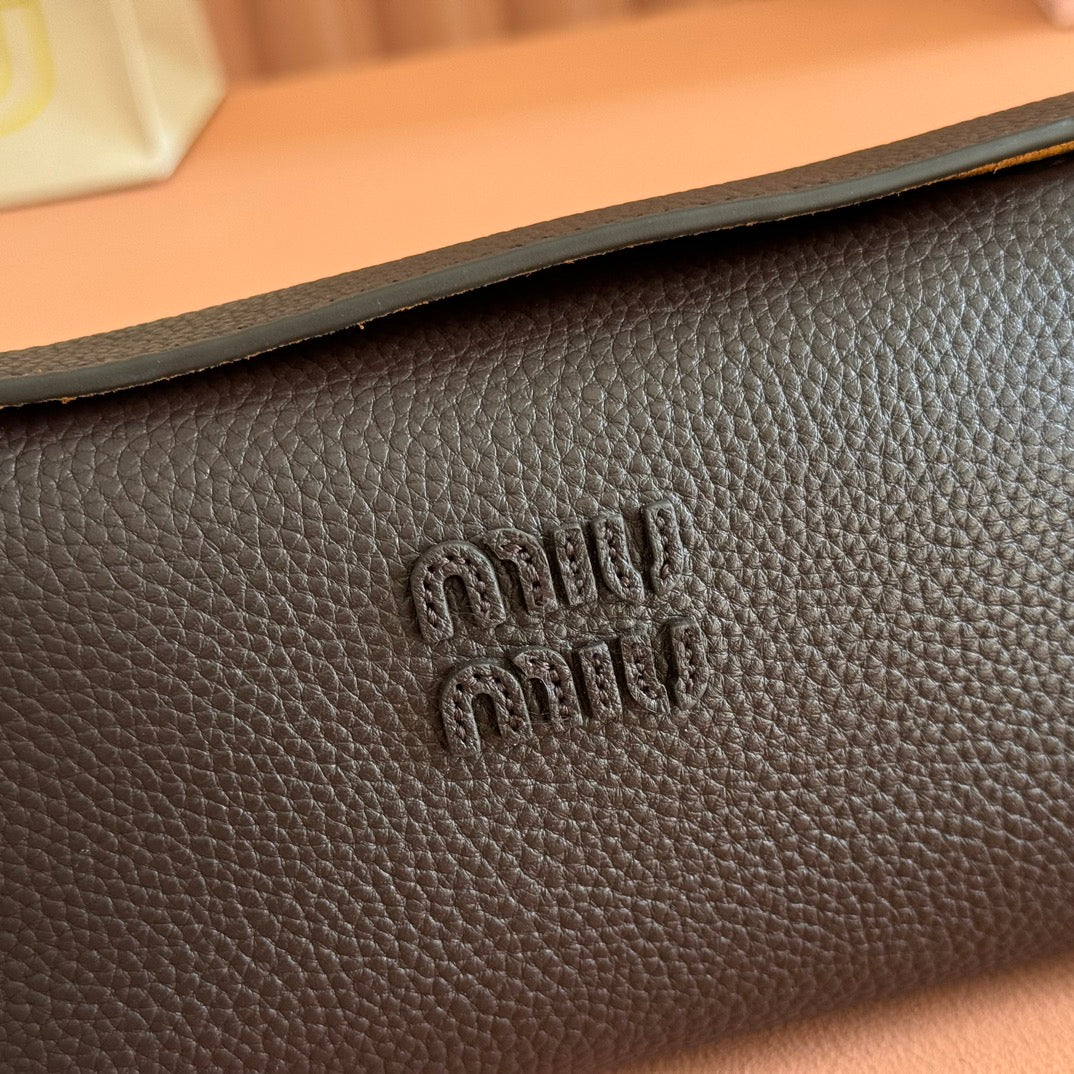 MIU MIU MIUMIU 26S POUCH BAG 18 IN BLACK CALFSKIN GOLD HARDWARE