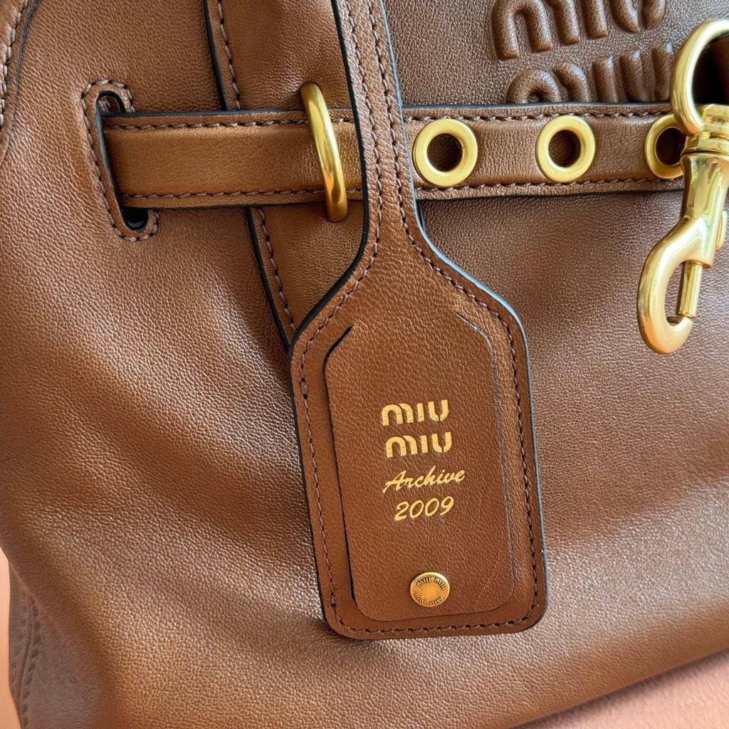 MIU MIU MIUMIU 26S BORSA AVENTURE BAG 30 IN TAN BROWN CALFSKIN GOLD HARDWARE