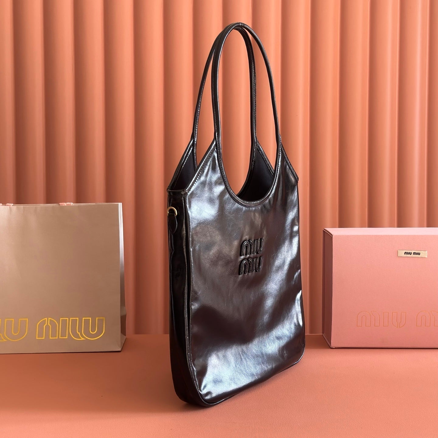 MIU MIU MIUMIU 26S IVY 40 TOTE IN BLACK PATENT CALFSKIN