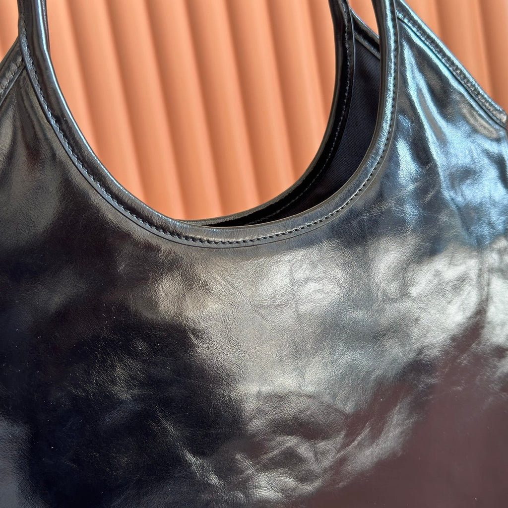 MIU MIU MIUMIU 26S IVY 40 TOTE IN BLACK PATENT CALFSKIN
