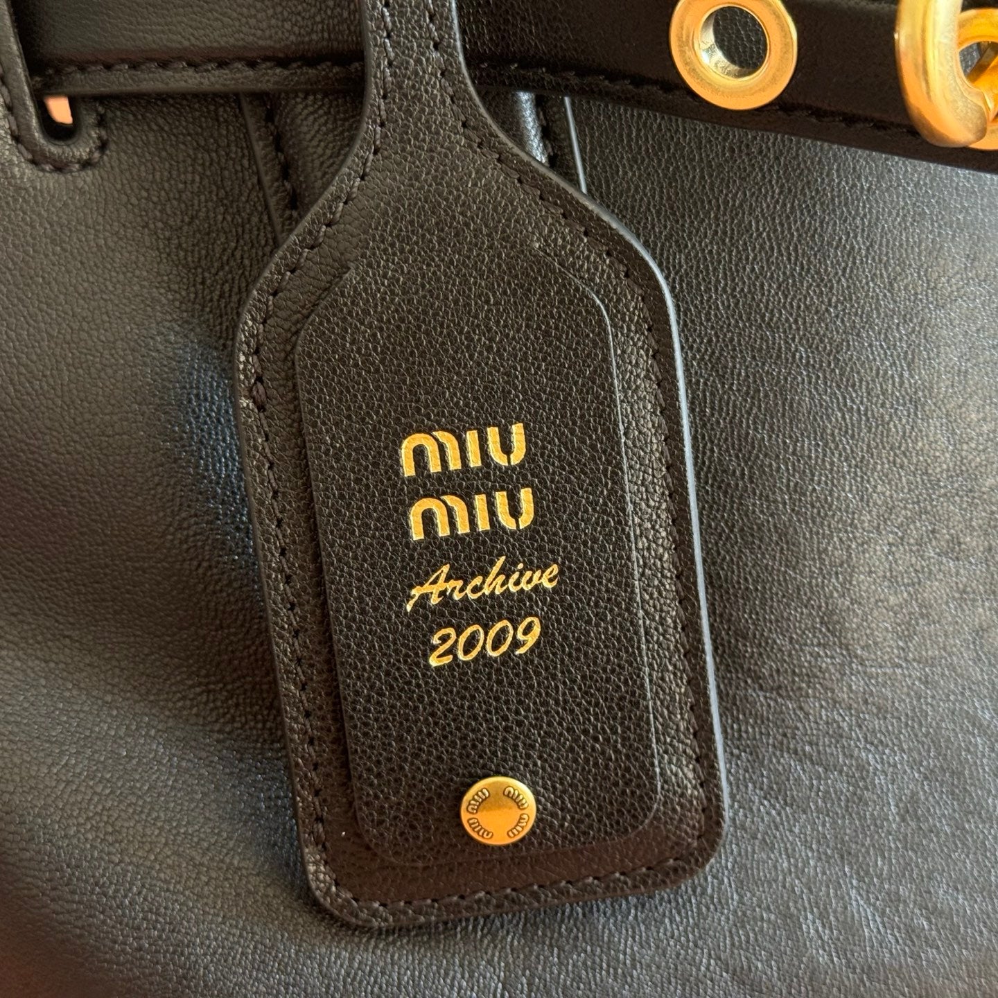 MIU MIU MIUMIU 26S BORSA AVENTURE BAG 30 IN BLACK CALFSKIN GOLD HARDWARE