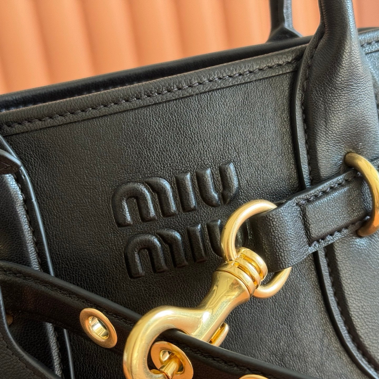 MIU MIU MIUMIU 26S BORSA AVENTURE BAG 30 IN BLACK CALFSKIN GOLD HARDWARE