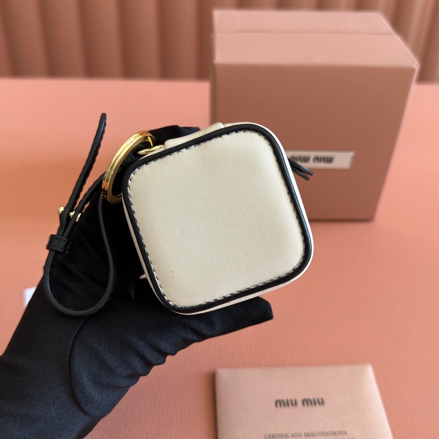 MIU MIU MIUMIU 26S EARPHONE CASE 6 IN WHITE CALFSKIN GOLD HARDWARE