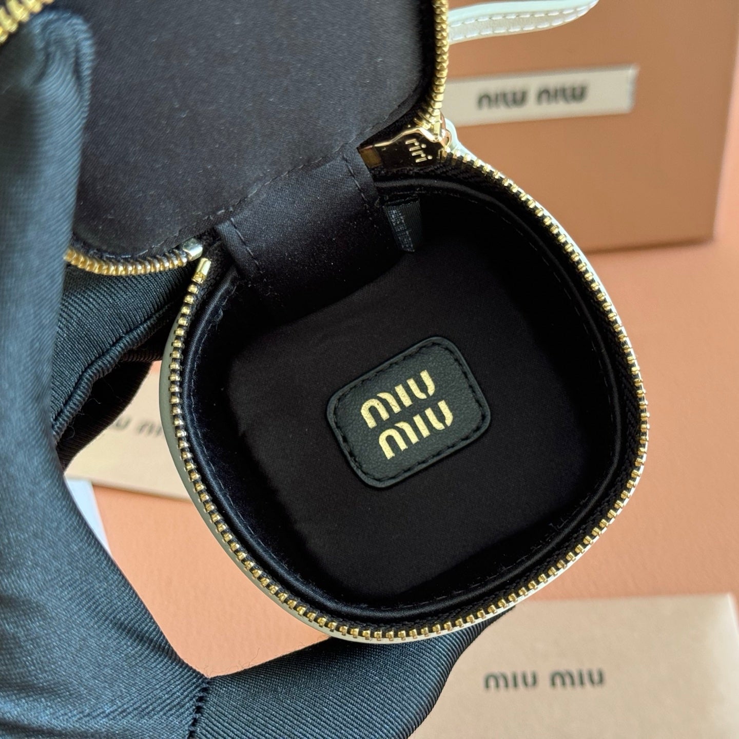 MIU MIU MIUMIU 26S EARPHONE CASE 6 IN BLACK CALFSKIN GOLD HARDWARE