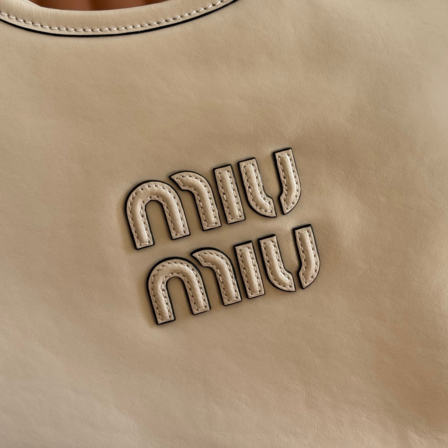 MIU MIU MIUMIU 26S IVY 40 TOTE IN BEIGE PATENT CALFSKIN