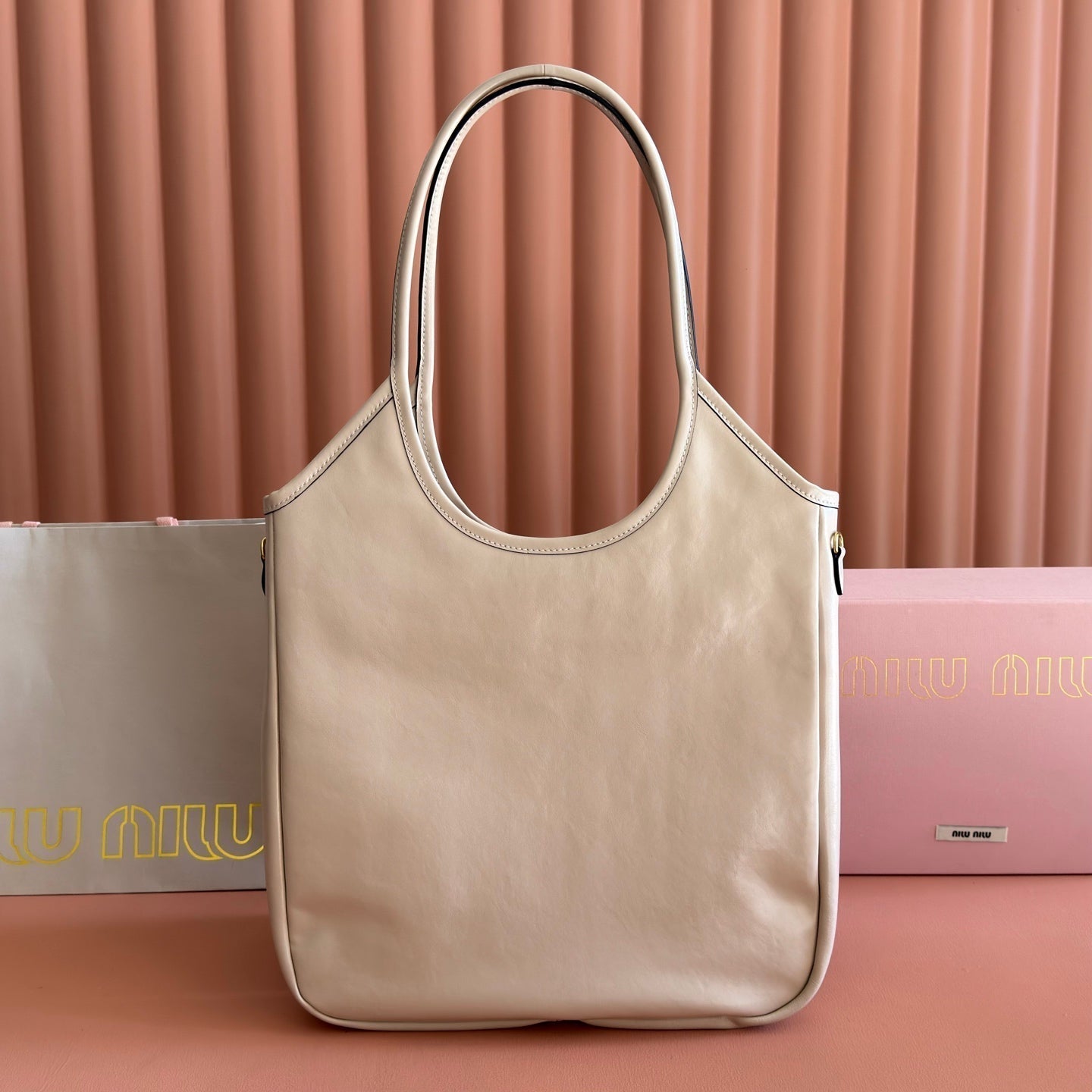 MIU MIU MIUMIU 26S IVY 40 TOTE IN BEIGE PATENT CALFSKIN