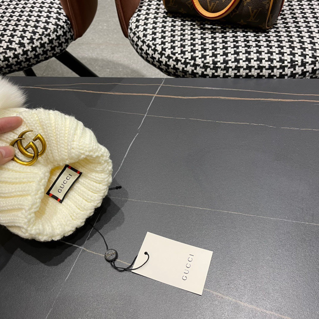 GUCCI BEANIE HAT IN WHITE WOOL 403393