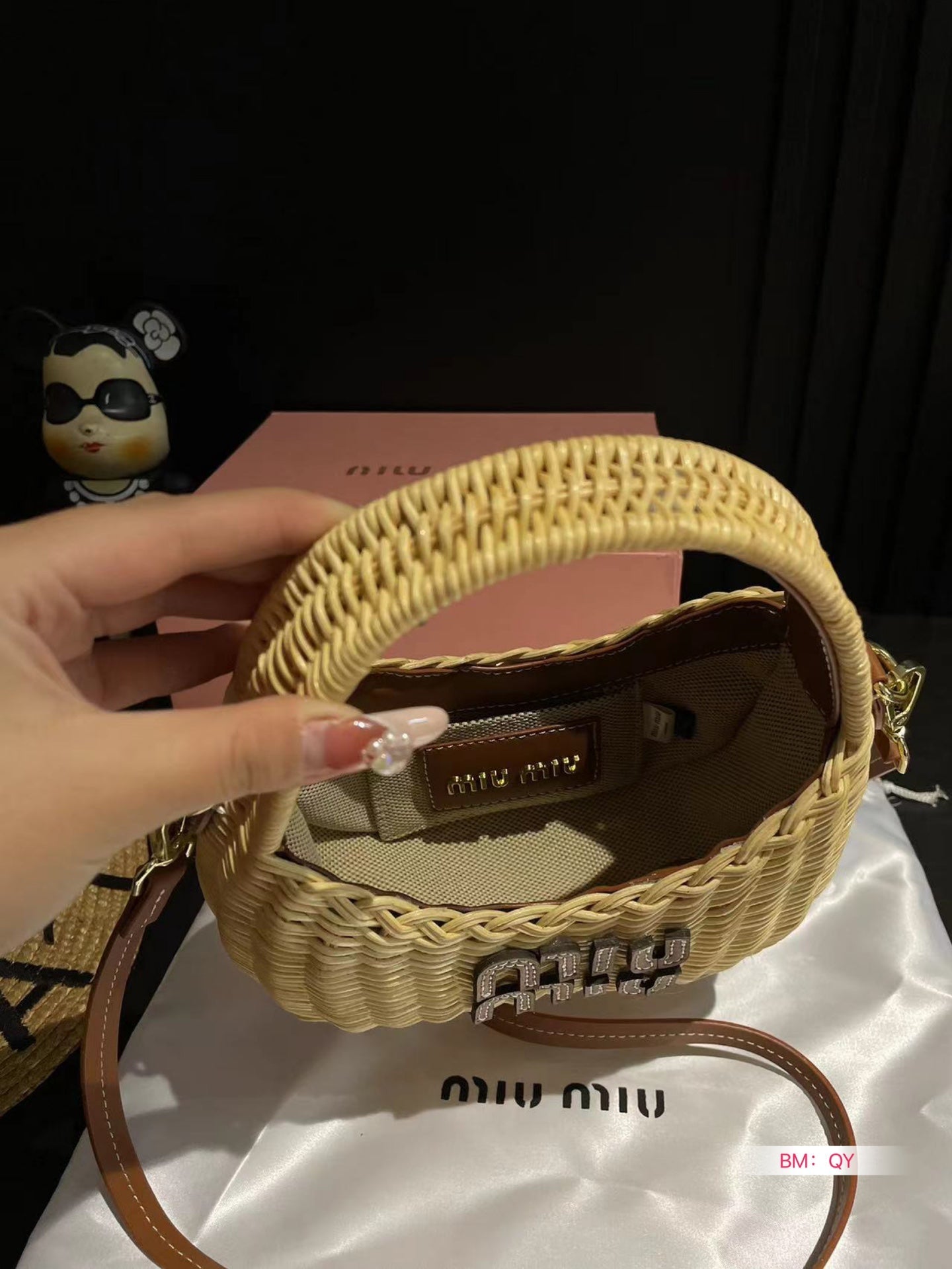 MIU MIU WANDER 25 WICKER BAG IN TAN/CARAMEL RATTAN