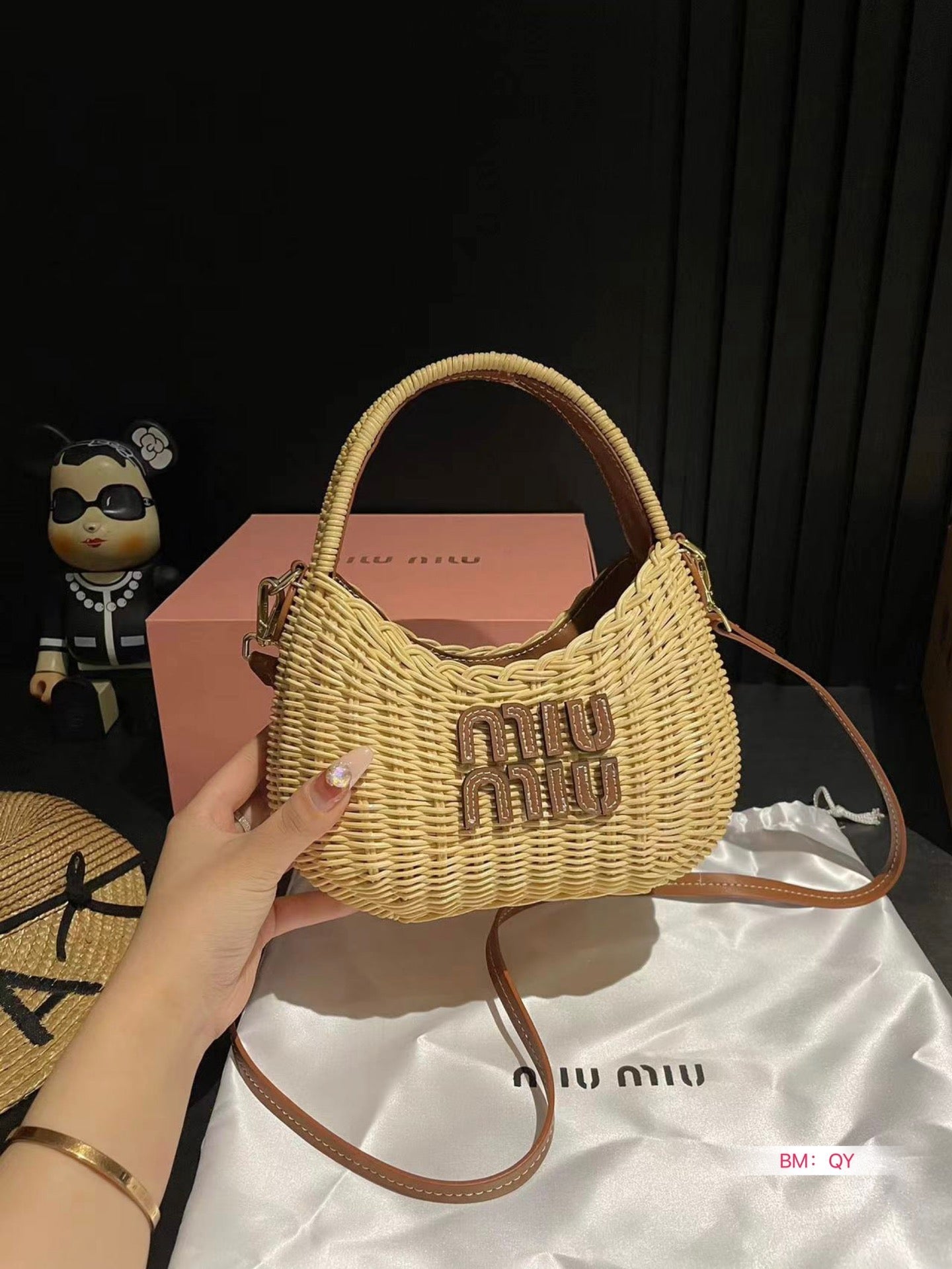 MIU MIU WANDER 25 WICKER BAG IN TAN/CARAMEL RATTAN