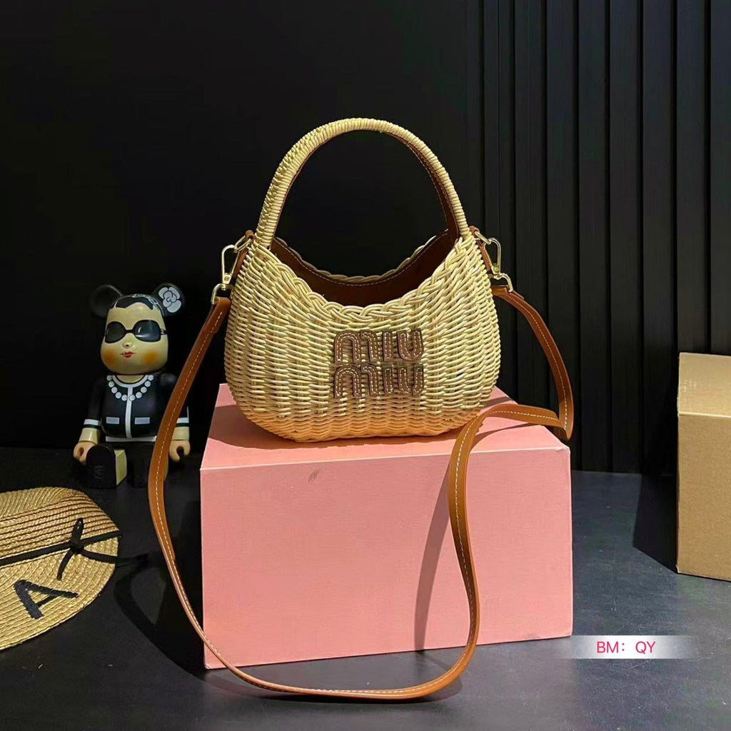 MIU MIU WANDER 25 WICKER BAG IN TAN/CARAMEL RATTAN