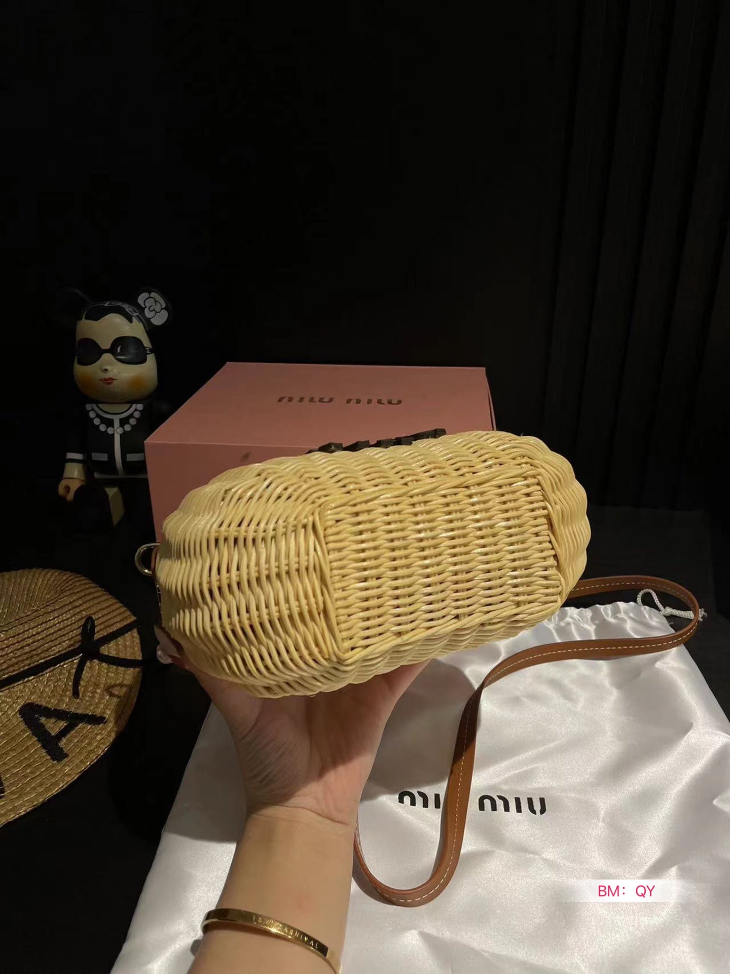 MIU MIU WANDER 25 WICKER BAG IN TAN/CARAMEL RATTAN