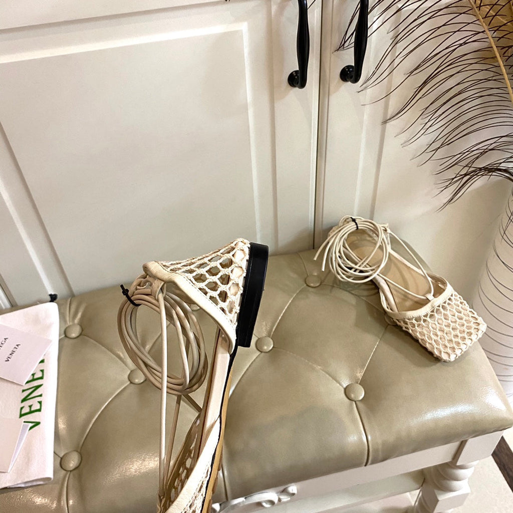 BOTTEGA VENETA STRETCH LACE-UP FLAT SANDAL IN WHITE CREAM METALLIZED MESH AND LEATHER