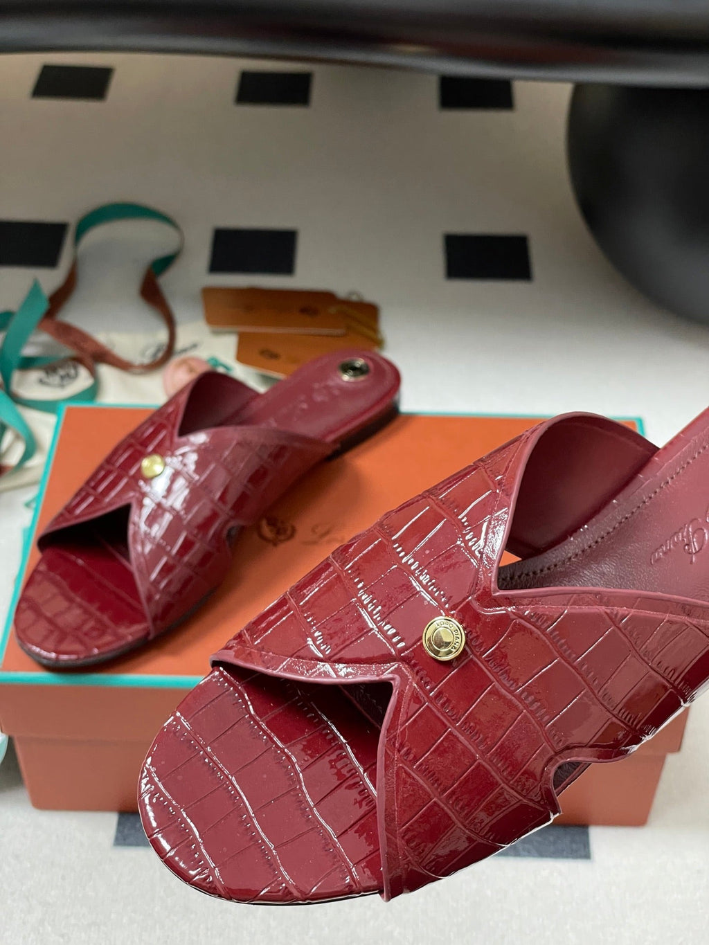 FLAT SLIPPERS IN RED CALFSKIN SNAKE EMBOSSING