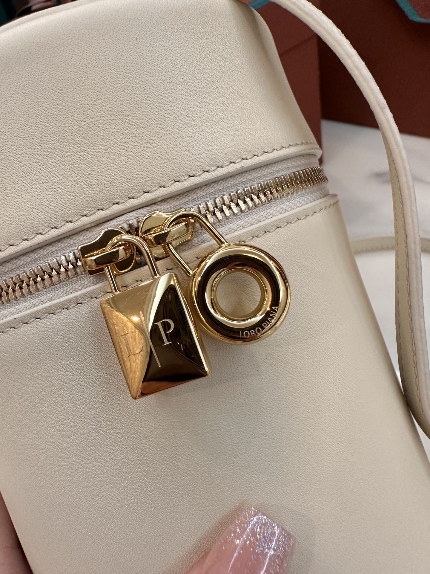 LORO PIANA EXTRA CASE MEDIUM 16 BAG IN WHITE CREAM SMOOTH CALFSKIN WITH GOLD HARDWARE