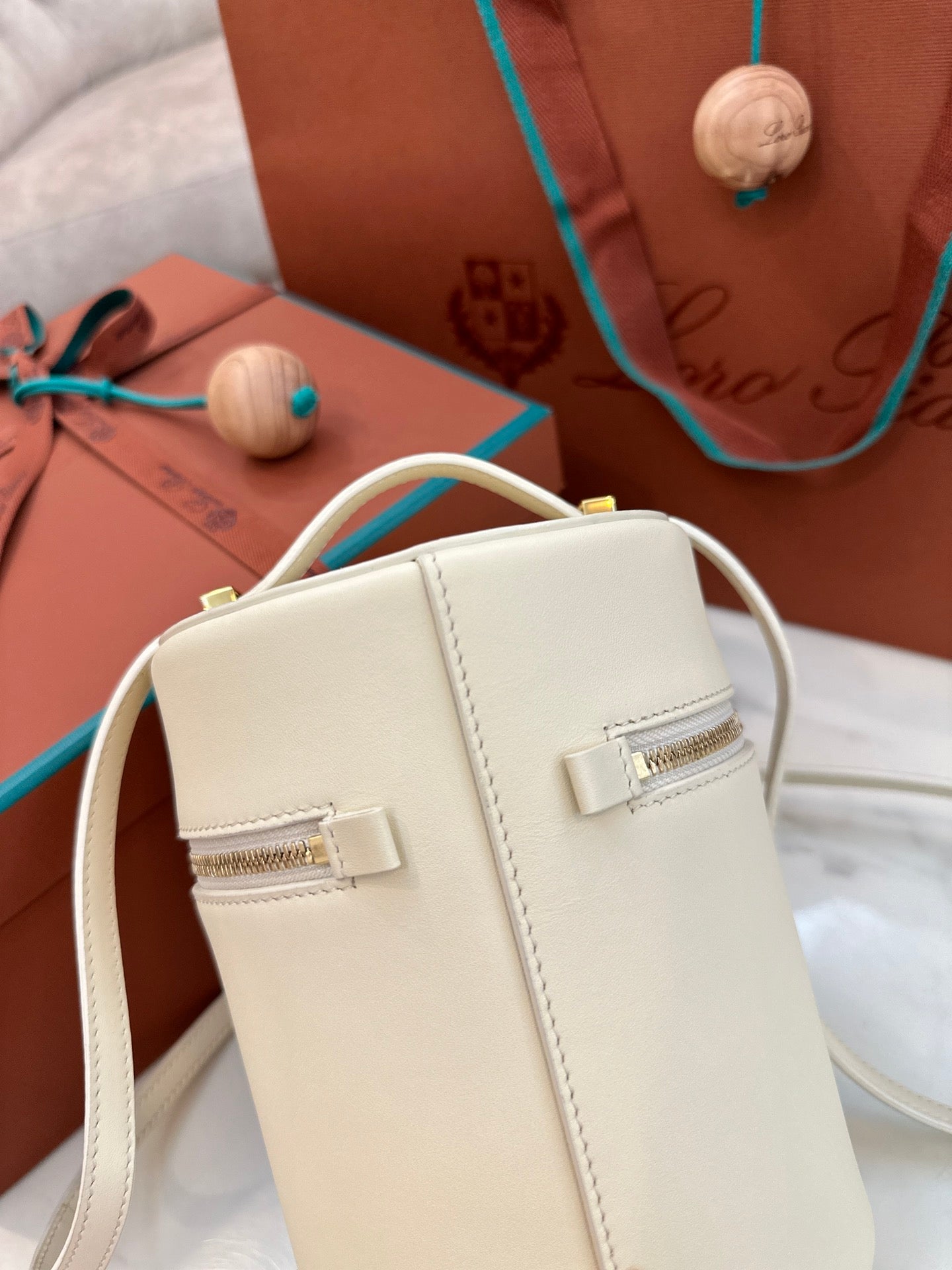 LORO PIANA EXTRA CASE MEDIUM 16 BAG IN WHITE CREAM SMOOTH CALFSKIN WITH GOLD HARDWARE
