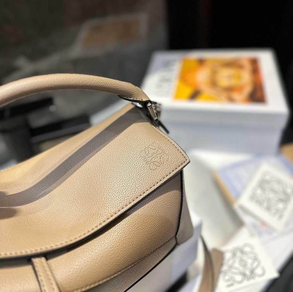 LOEWE SMALL PUZZLE 23 BAG IN CLASSIC PEANUT BROWN CALFSKIN