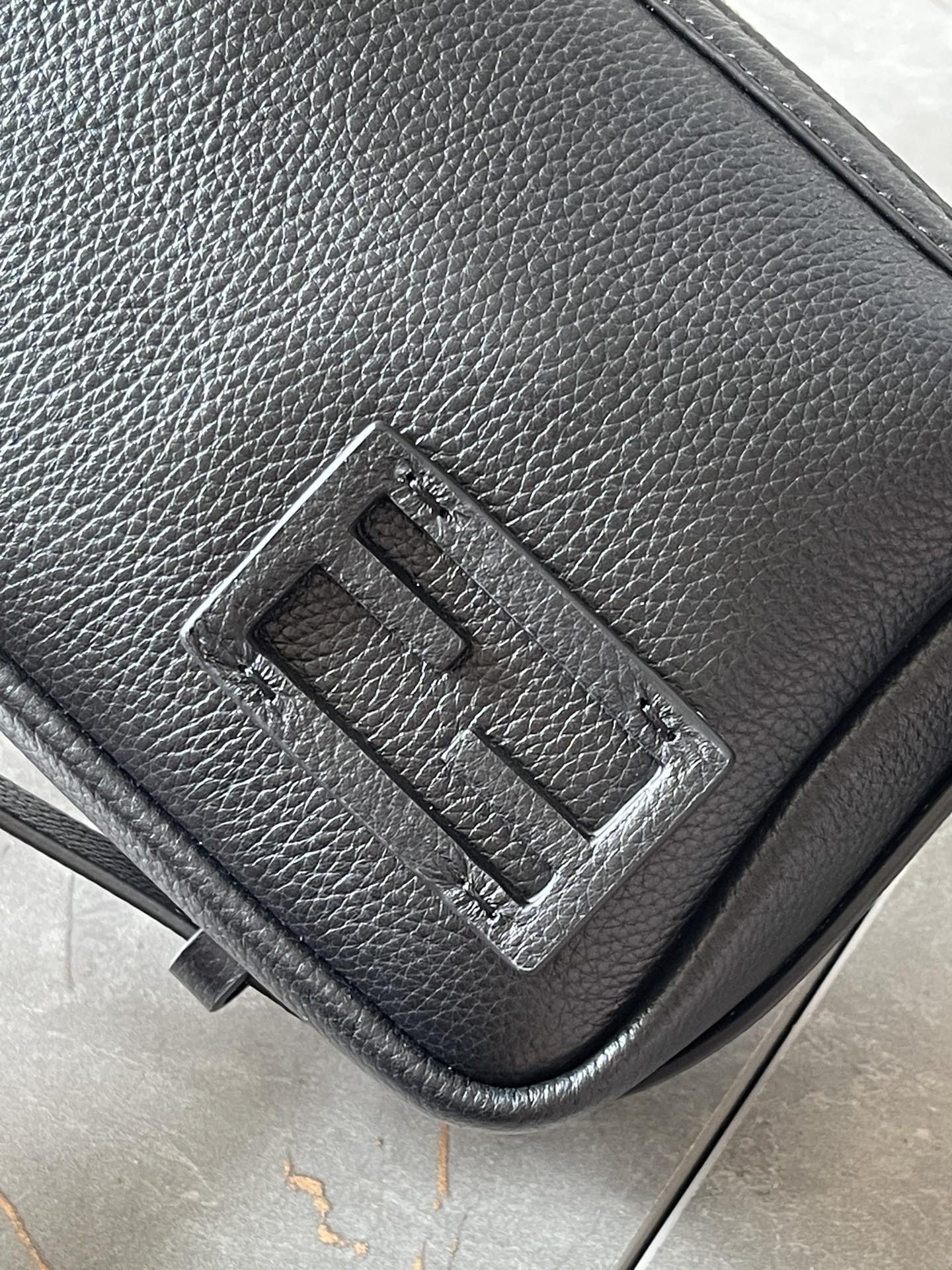 FENDI SIMPLY MINI 22 IN BLACK GRAINED CALFSKIN