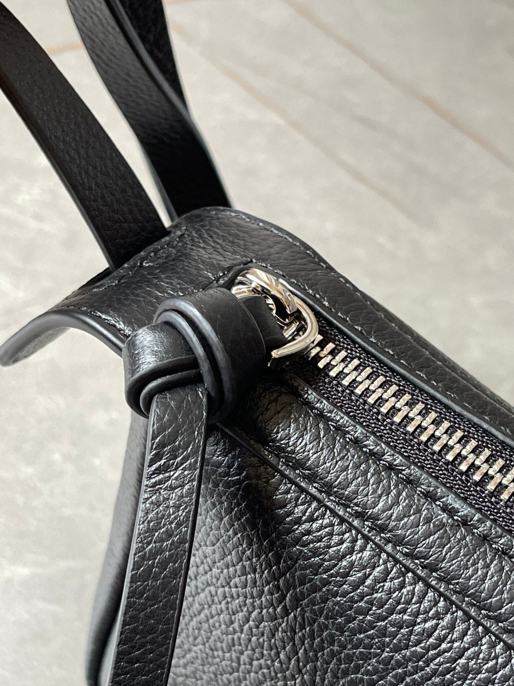 FENDI SIMPLY MINI 22 IN BLACK GRAINED CALFSKIN