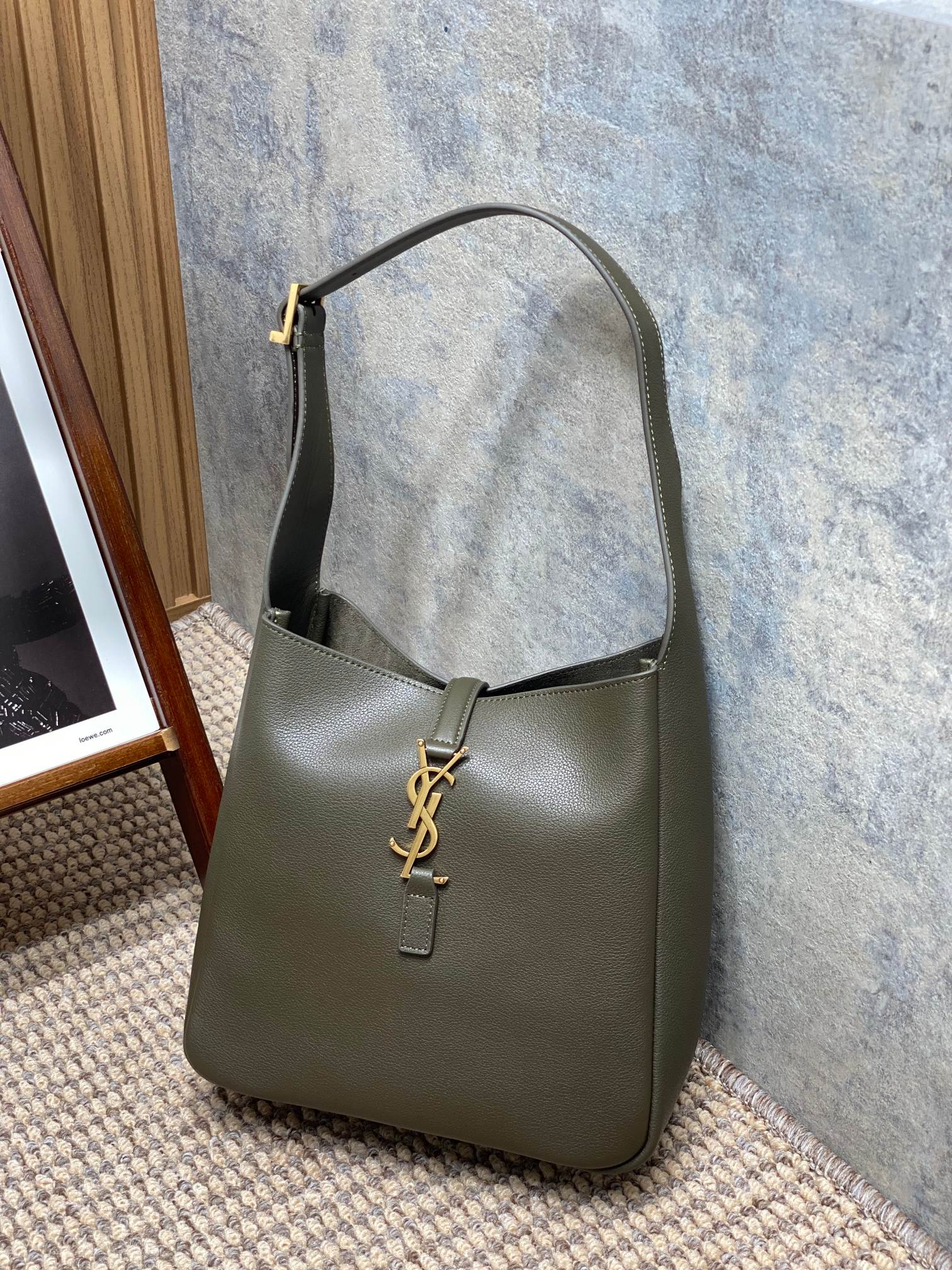 SAINT LAURENT LE 5 À 7 SMALL SUPPLE 22 IN DARK GREEN CALFSKIN GOLD BUCKLE