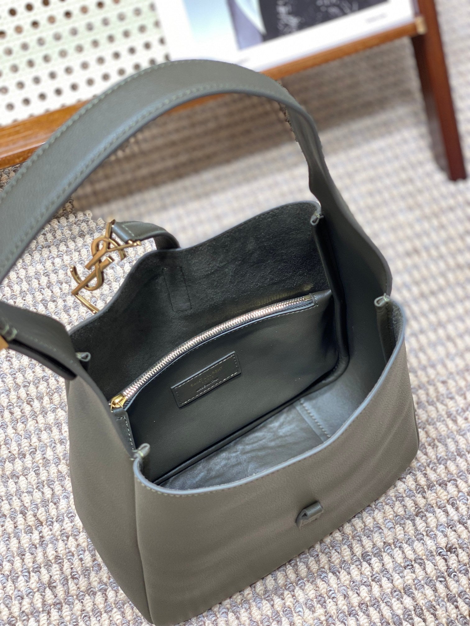 SAINT LAURENT LE 5 À 7 SMALL SUPPLE 22 IN DARK GREEN CALFSKIN GOLD BUCKLE
