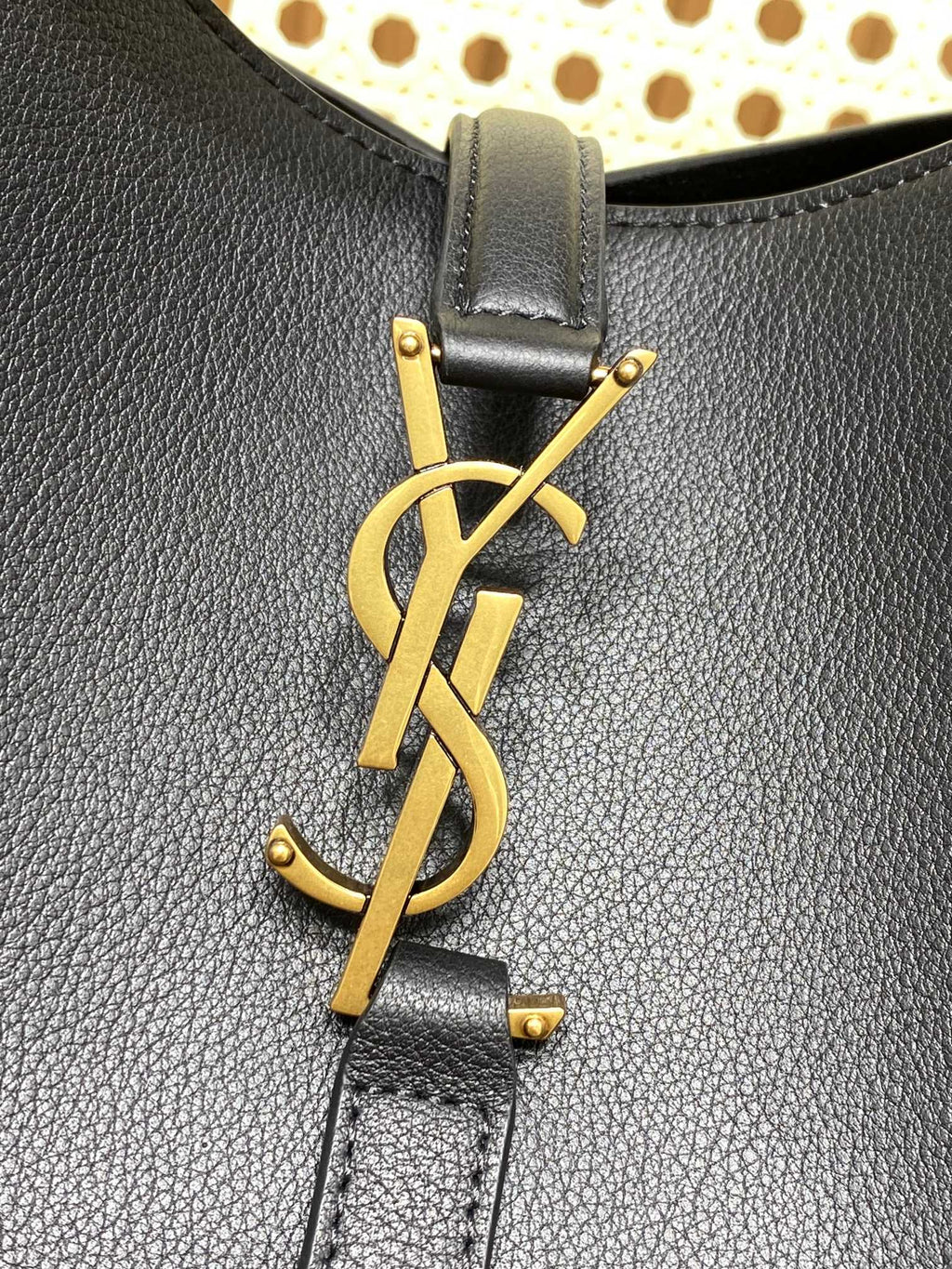 SAINT LAURENT LE 5 À 7 LARGE SUPPLE BAG 31 IN BLACK CALFSKIN