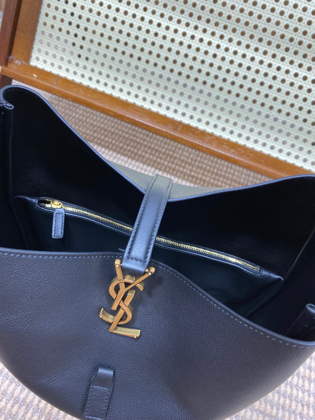SAINT LAURENT LE 5 À 7 LARGE SUPPLE BAG 31 IN BLACK CALFSKIN