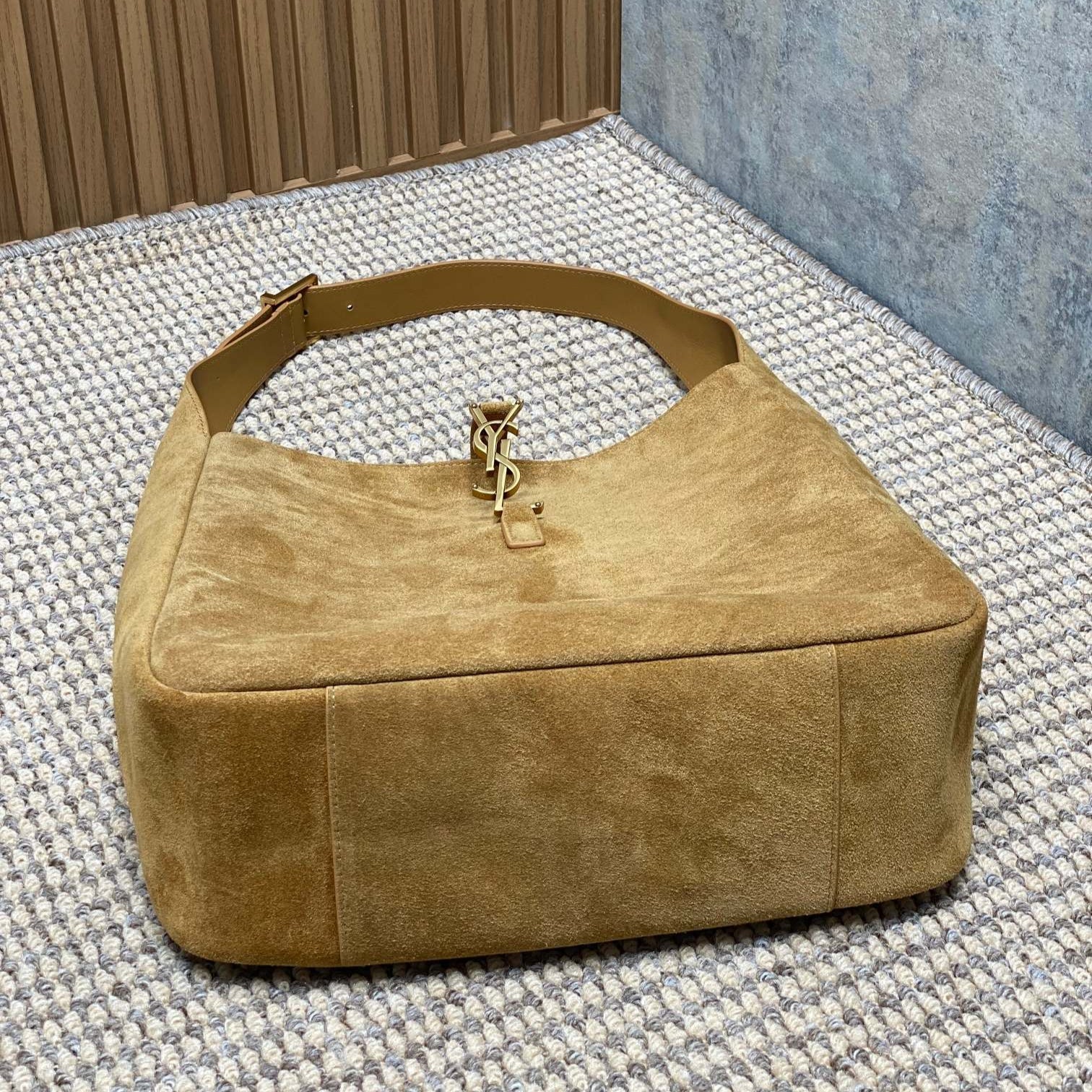 SAINT LAURENT LE 5 À 7 SUPPLE BAG 31 IN PEANUT BROWN SUEDE