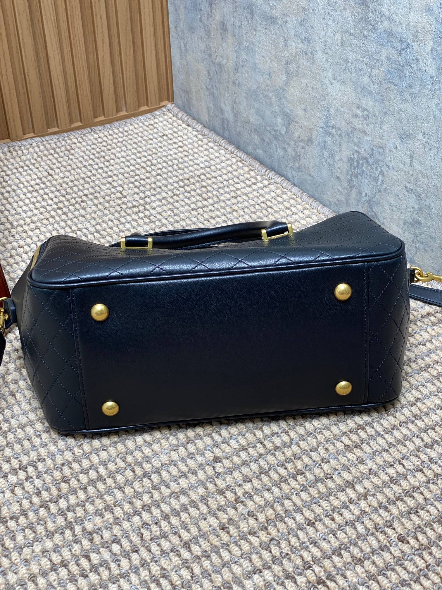 SAINT LAURENT SMALL TRAVEL BAG 31 IN BLACK QUILTED LAMBSKIN GOLD HARDWARE