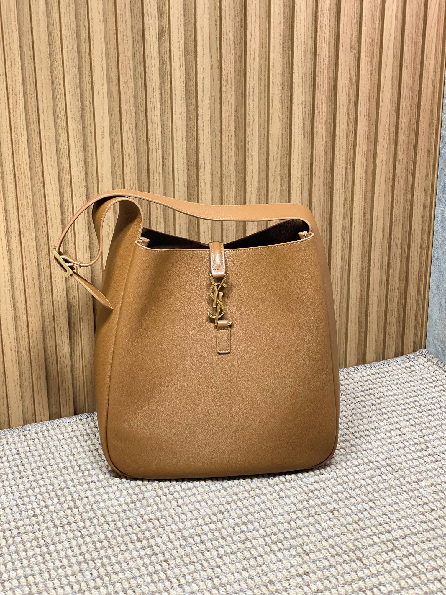 SAINT LAURENT LE 5 À 7 LARGE SUPPLE BAG 31 IN TORTILLA BROWN CALFSKIN