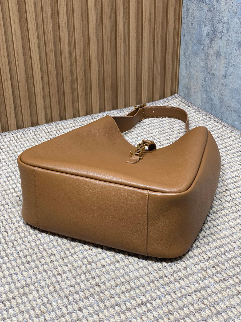 SAINT LAURENT LE 5 À 7 LARGE SUPPLE BAG 31 IN TORTILLA BROWN CALFSKIN