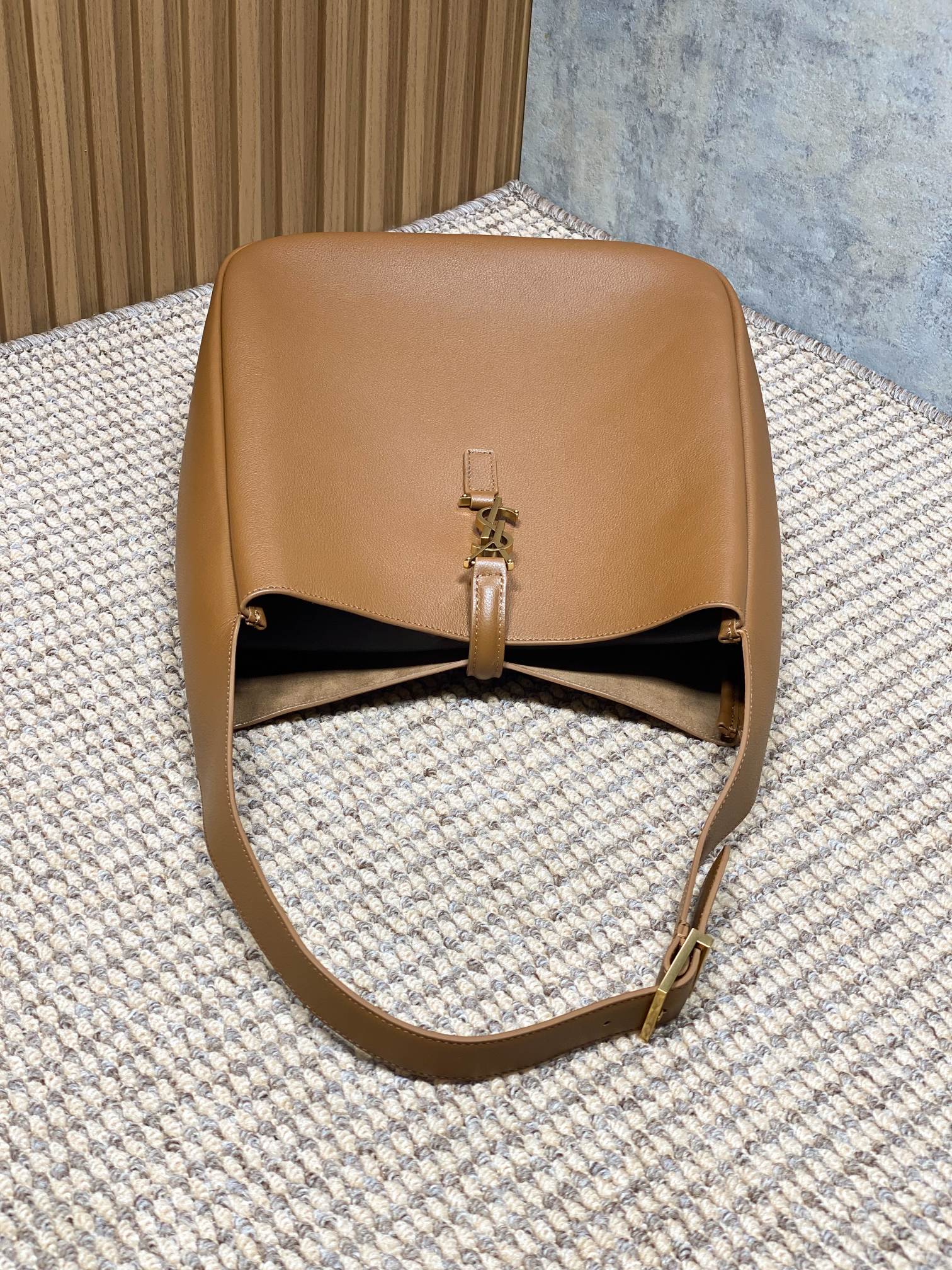 SAINT LAURENT LE 5 À 7 LARGE SUPPLE BAG 31 IN TORTILLA BROWN CALFSKIN