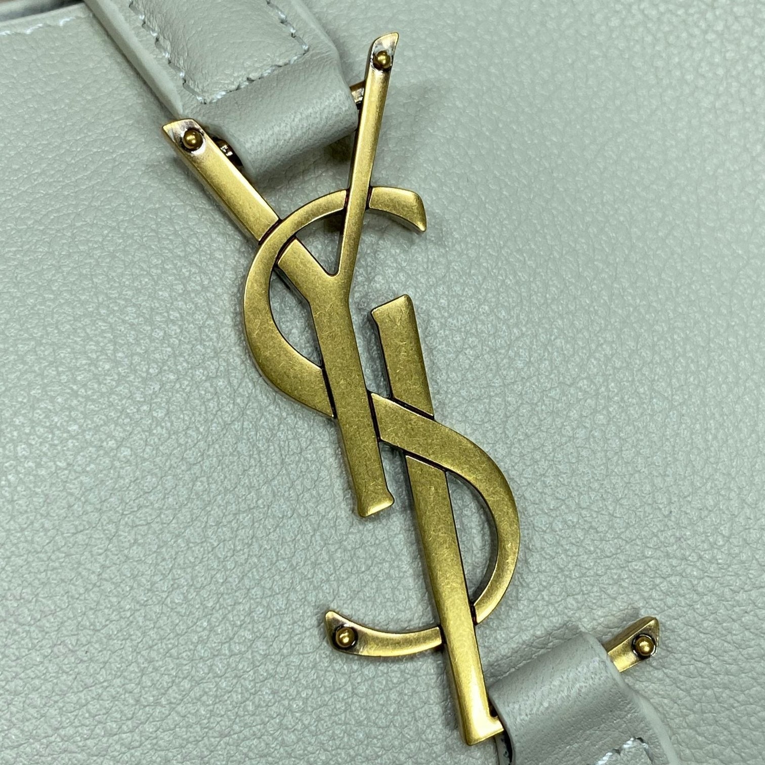SAINT LAURENT LE 5 À 7 SMALL SUPPLE 22 IN WHITE CALFSKIN GOLD BUCKLE