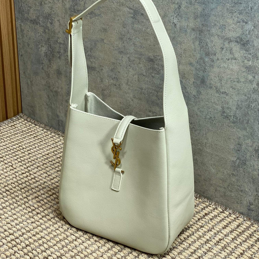 SAINT LAURENT LE 5 À 7 SMALL SUPPLE 22 IN WHITE CALFSKIN GOLD BUCKLE