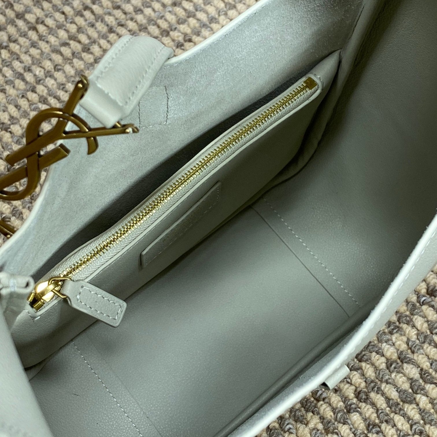 SAINT LAURENT LE 5 À 7 SMALL SUPPLE 22 IN WHITE CALFSKIN GOLD BUCKLE