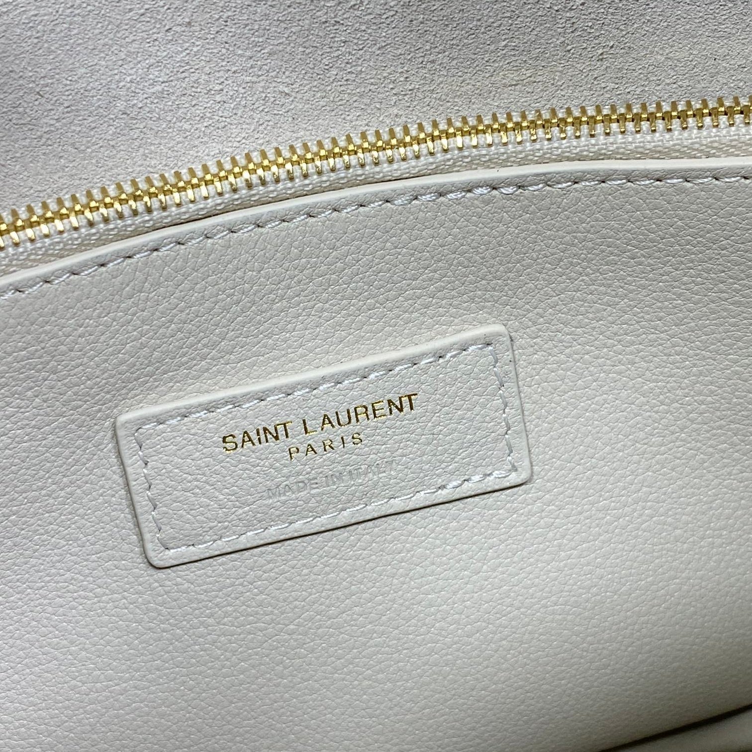 SAINT LAURENT LE 5 À 7 SMALL SUPPLE 22 IN WHITE CALFSKIN GOLD BUCKLE