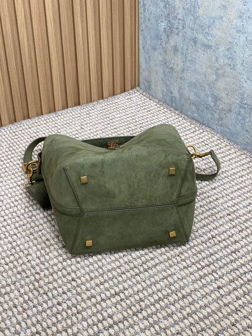 SAINT LAURENT LE 37 SMALL BUCKET BAG 25 IN HUNTER GREEN SUEDE GOLD HARDWARE