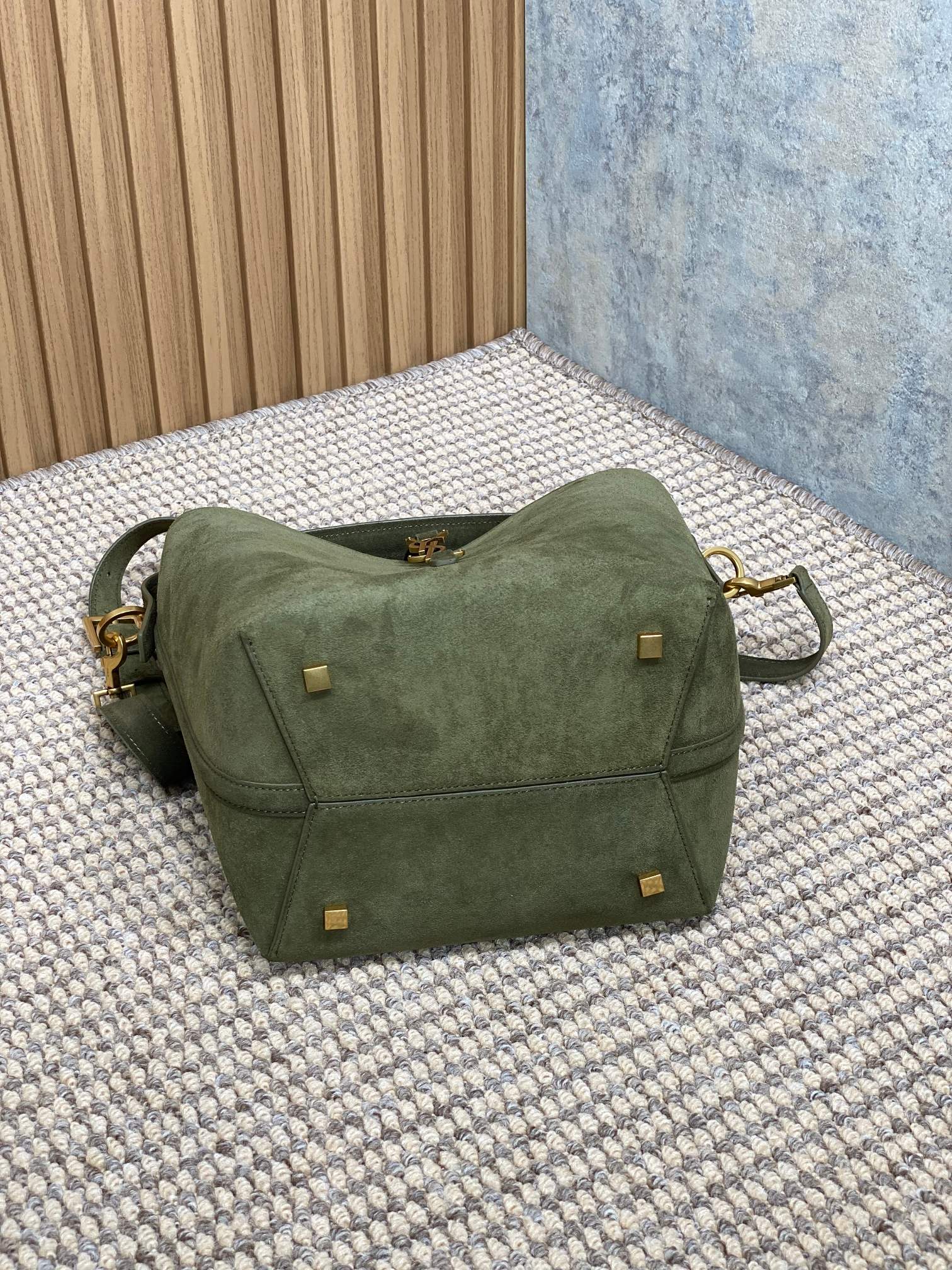 SAINT LAURENT LE 37 SMALL BUCKET BAG 25 IN HUNTER GREEN SUEDE GOLD HARDWARE