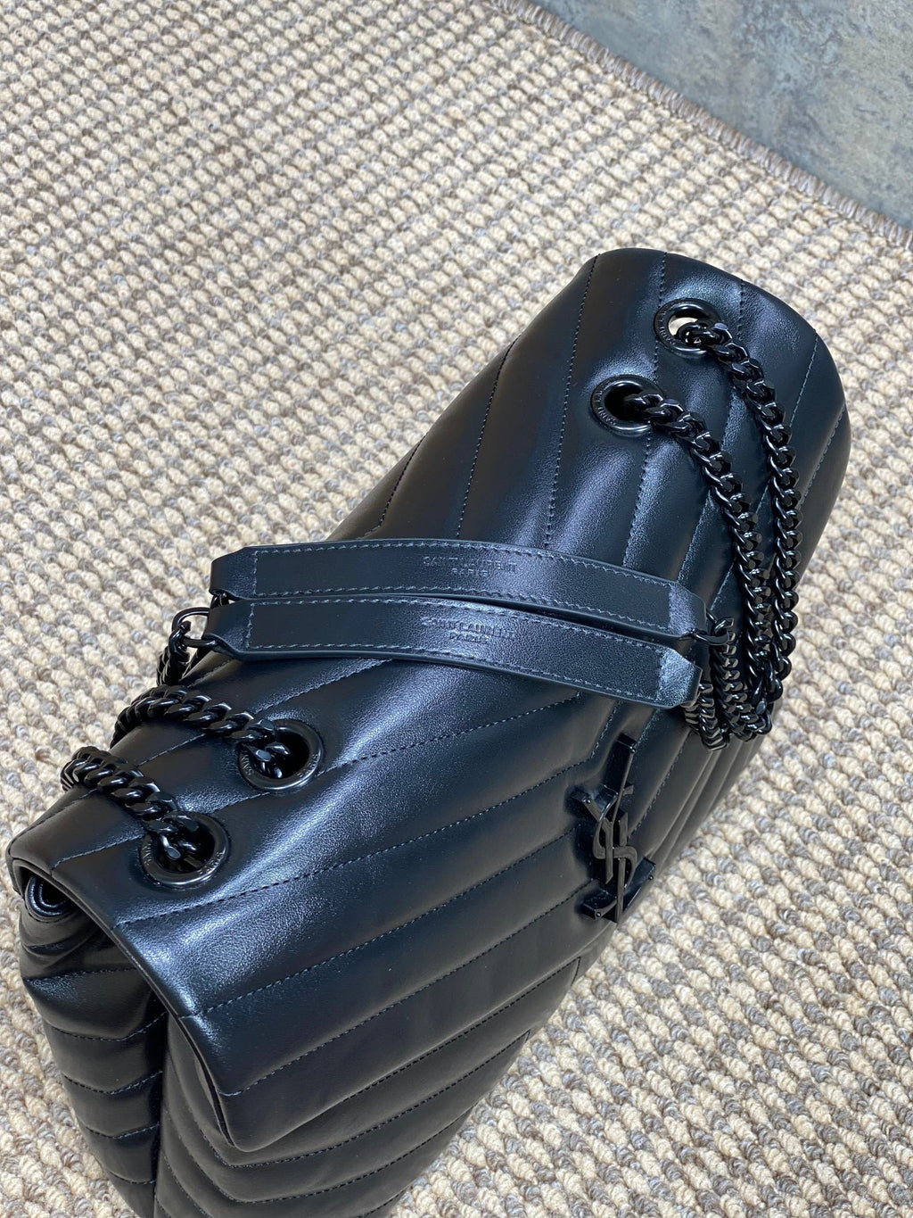 SAINT LAURENT LOULOU SHOULDER BAG 32 IN BLACK QUILTED LAMBSKIN BLACK HARDWARE