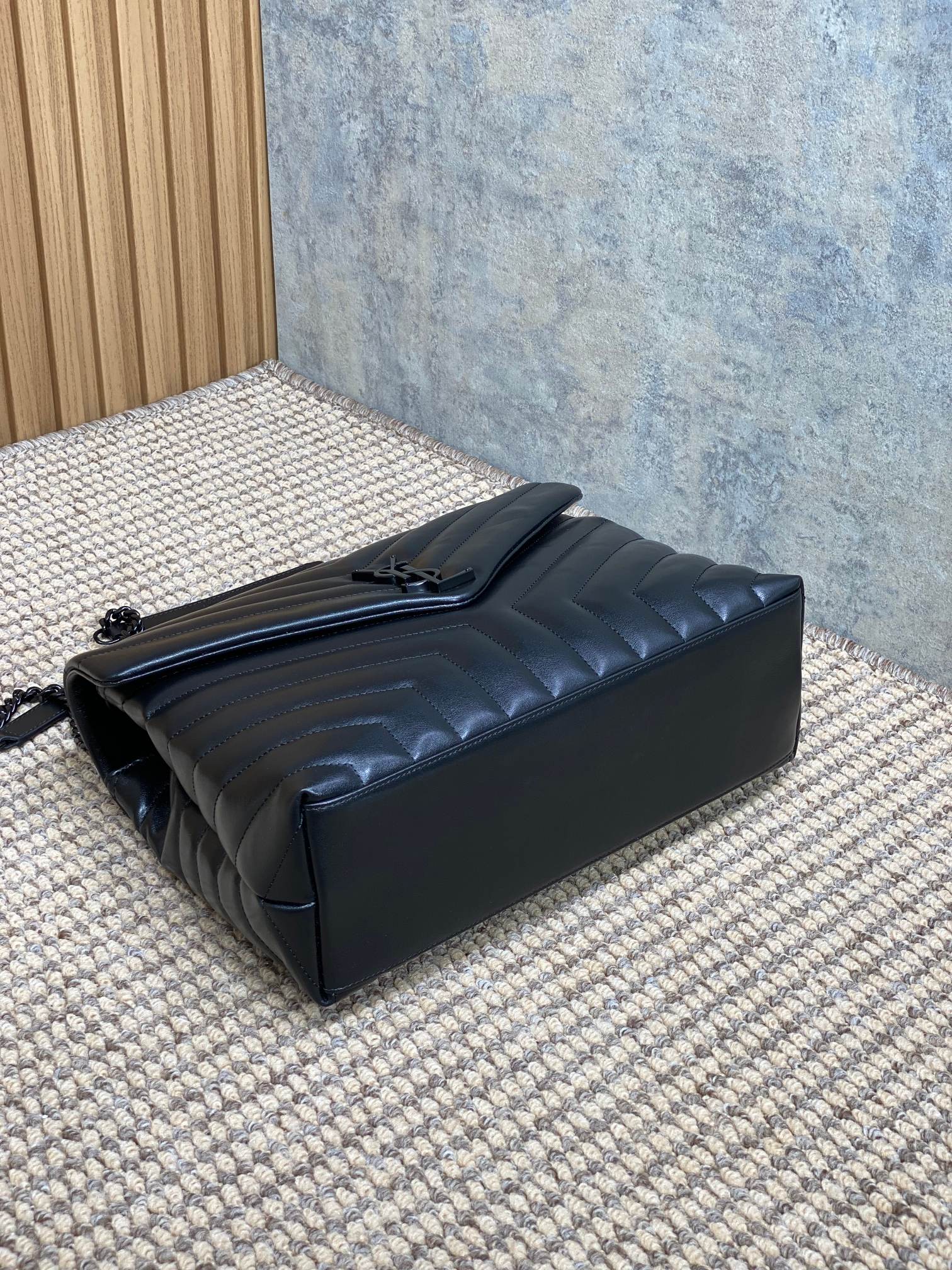SAINT LAURENT LOULOU SHOULDER BAG 32 IN BLACK QUILTED LAMBSKIN BLACK HARDWARE
