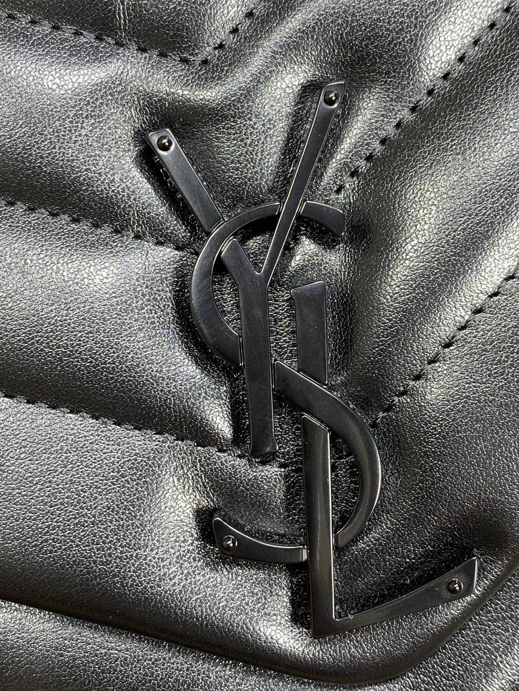 SAINT LAURENT LOULOU SHOULDER BAG 32 IN BLACK QUILTED LAMBSKIN BLACK HARDWARE