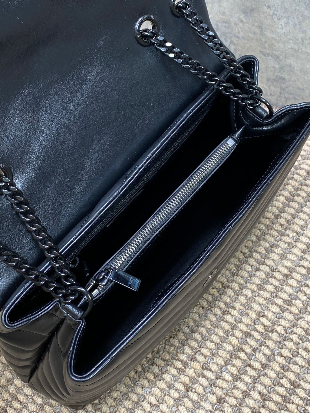 SAINT LAURENT LOULOU SHOULDER BAG 32 IN BLACK QUILTED LAMBSKIN BLACK HARDWARE