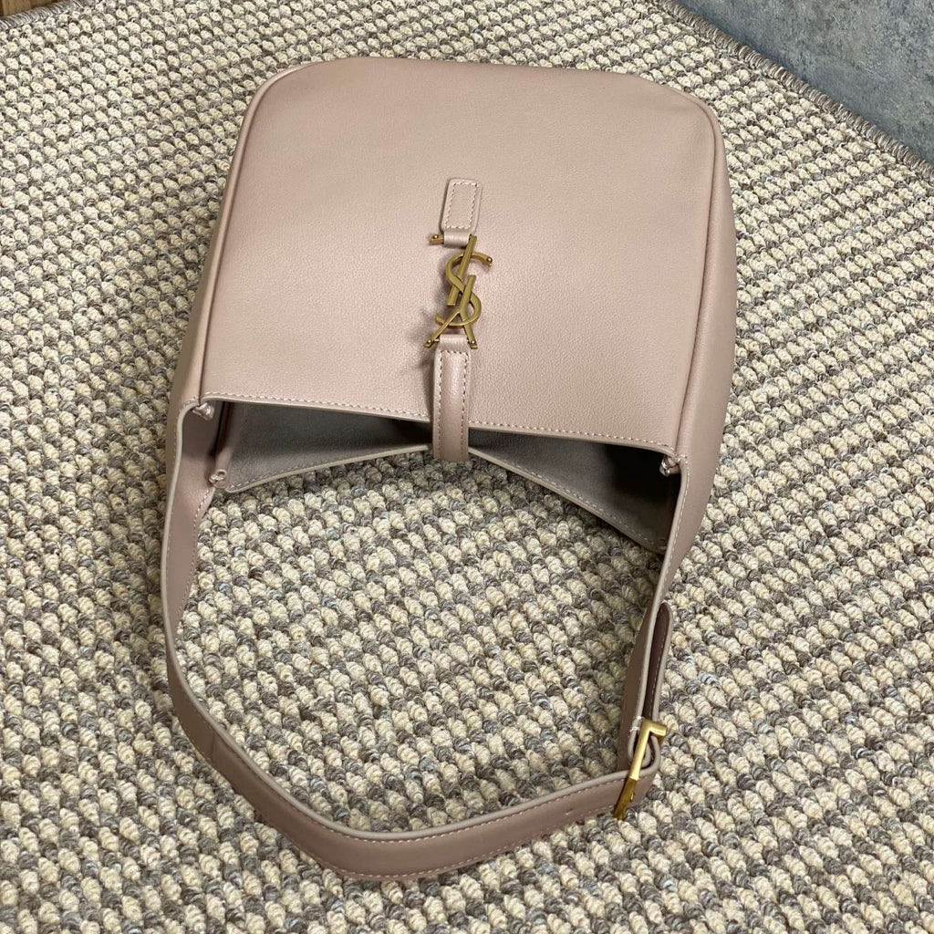 SAINT LAURENT LE 5 À 7 SMALL SUPPLE 22 IN BABBY PINK CALFSKIN GOLD BUCKLE