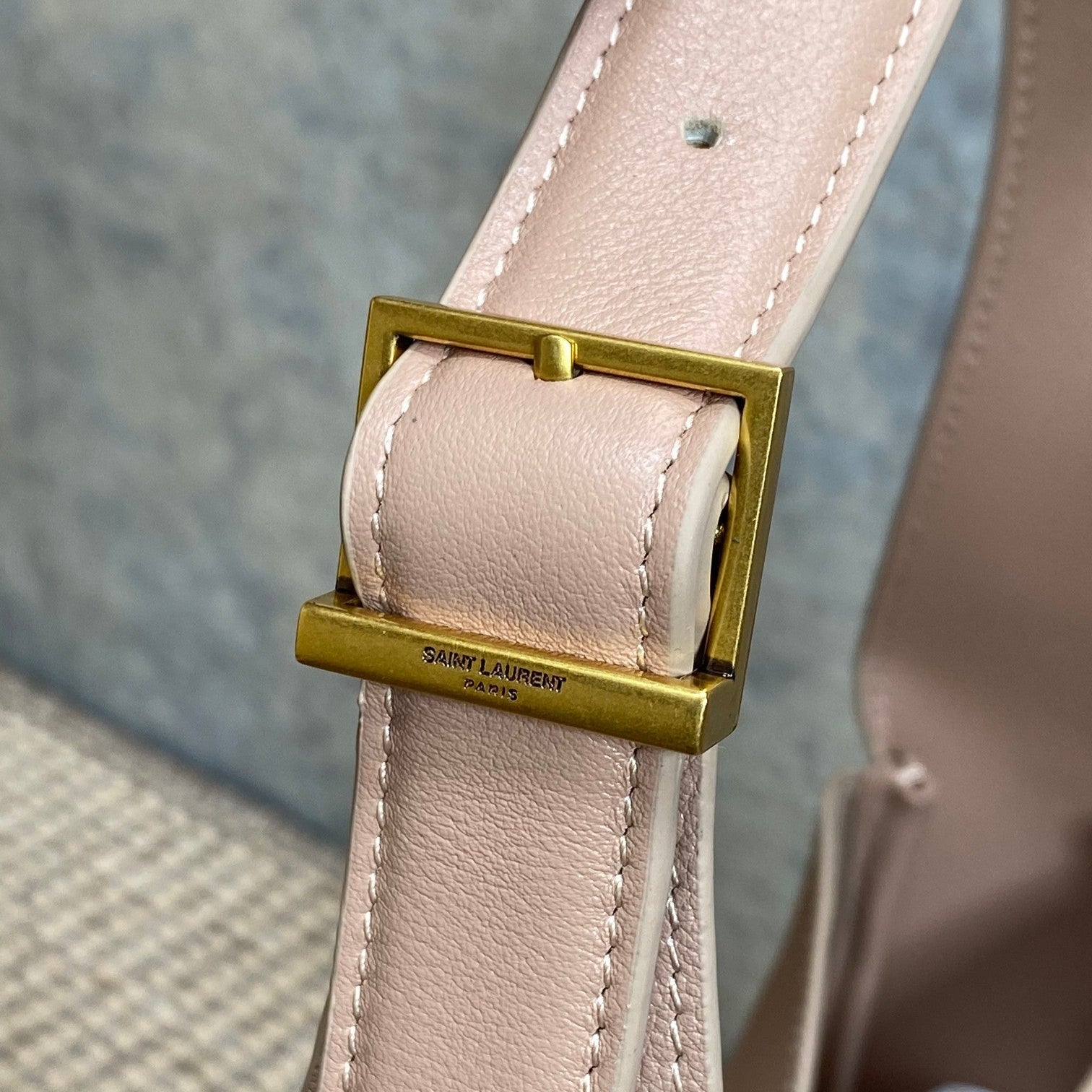 SAINT LAURENT LE 5 À 7 SMALL SUPPLE 22 IN BABBY PINK CALFSKIN GOLD BUCKLE