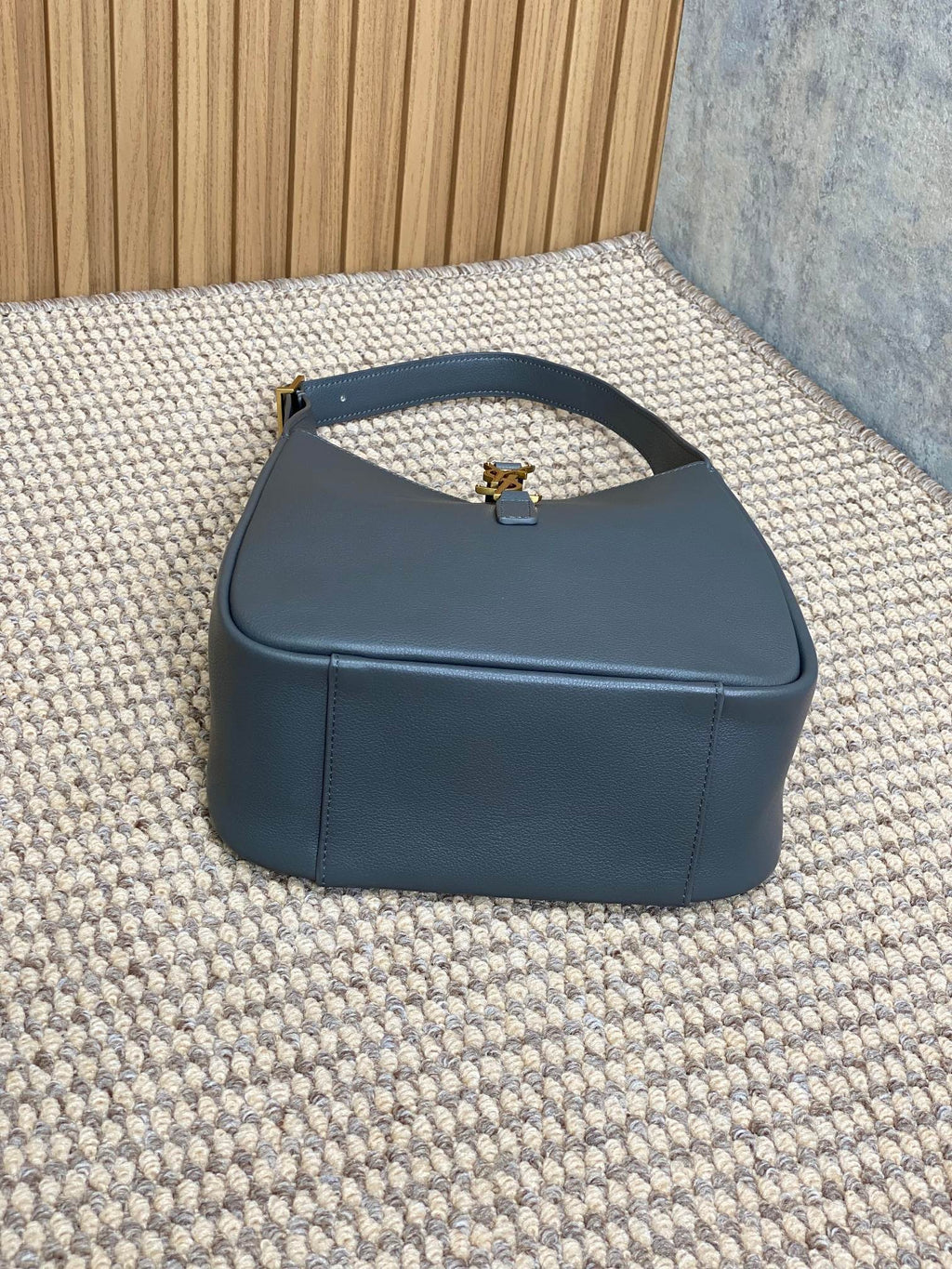 SAINT LAURENT LE 5 À 7 SMALL SUPPLE 22 IN NEPAL BLUE CALFSKIN GOLD BUCKLE