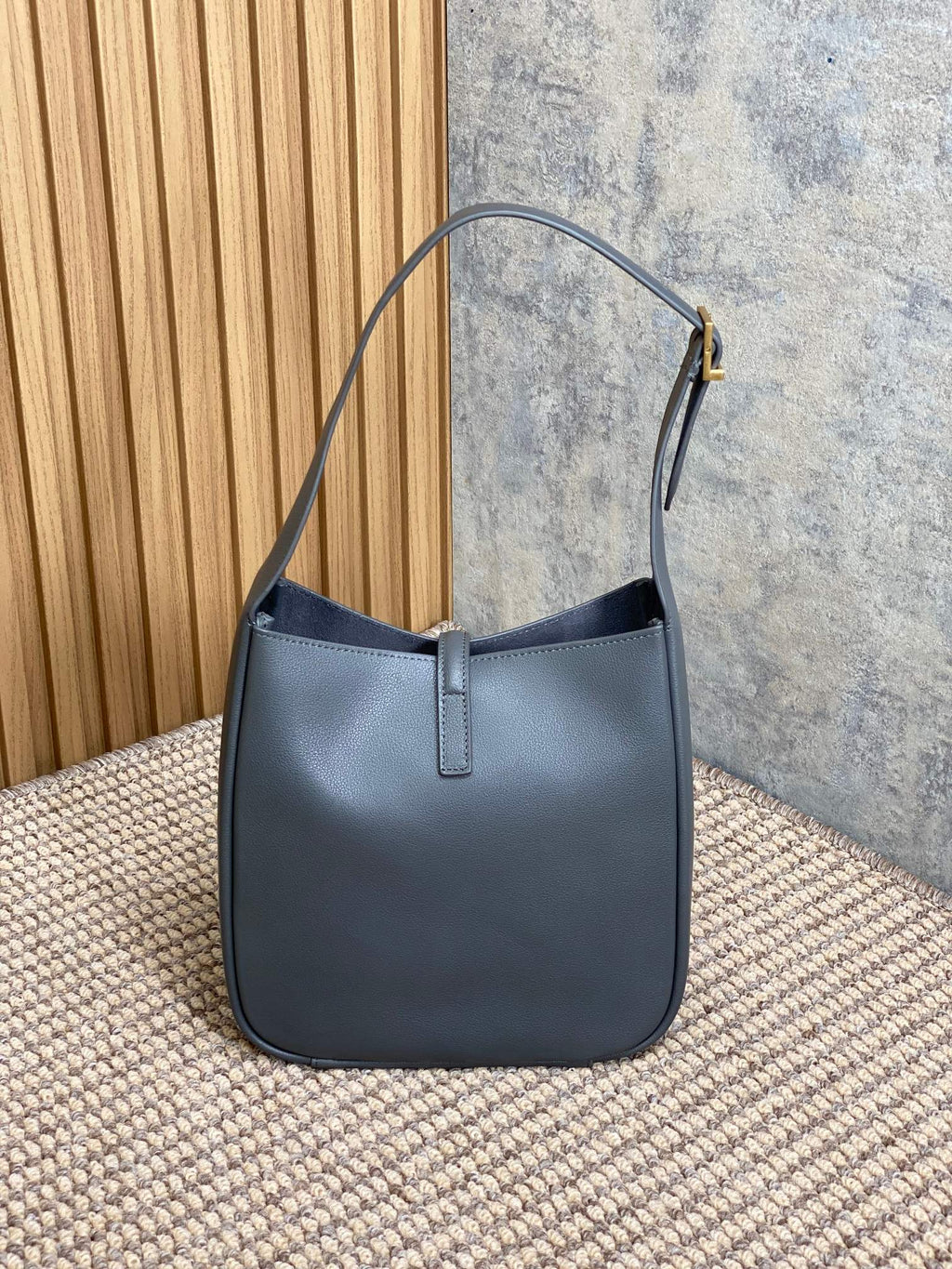 SAINT LAURENT LE 5 À 7 SMALL SUPPLE 22 IN NEPAL BLUE CALFSKIN GOLD BUCKLE