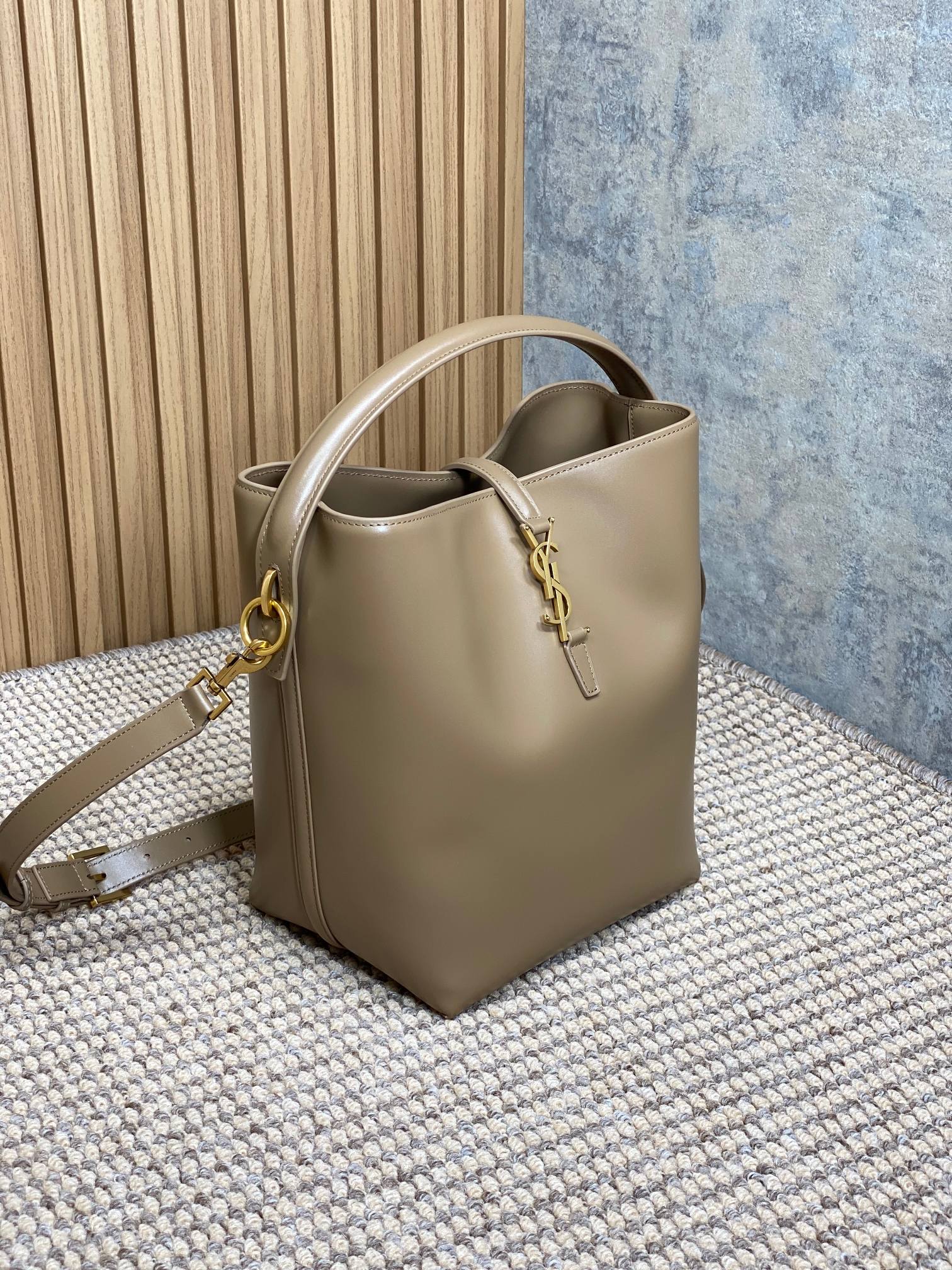 SAINT LAURENT LE 37 MEDIUM BUCKET BAG 25 IN CEDAR BROWN CALFSKIN GOLD HARDWARE