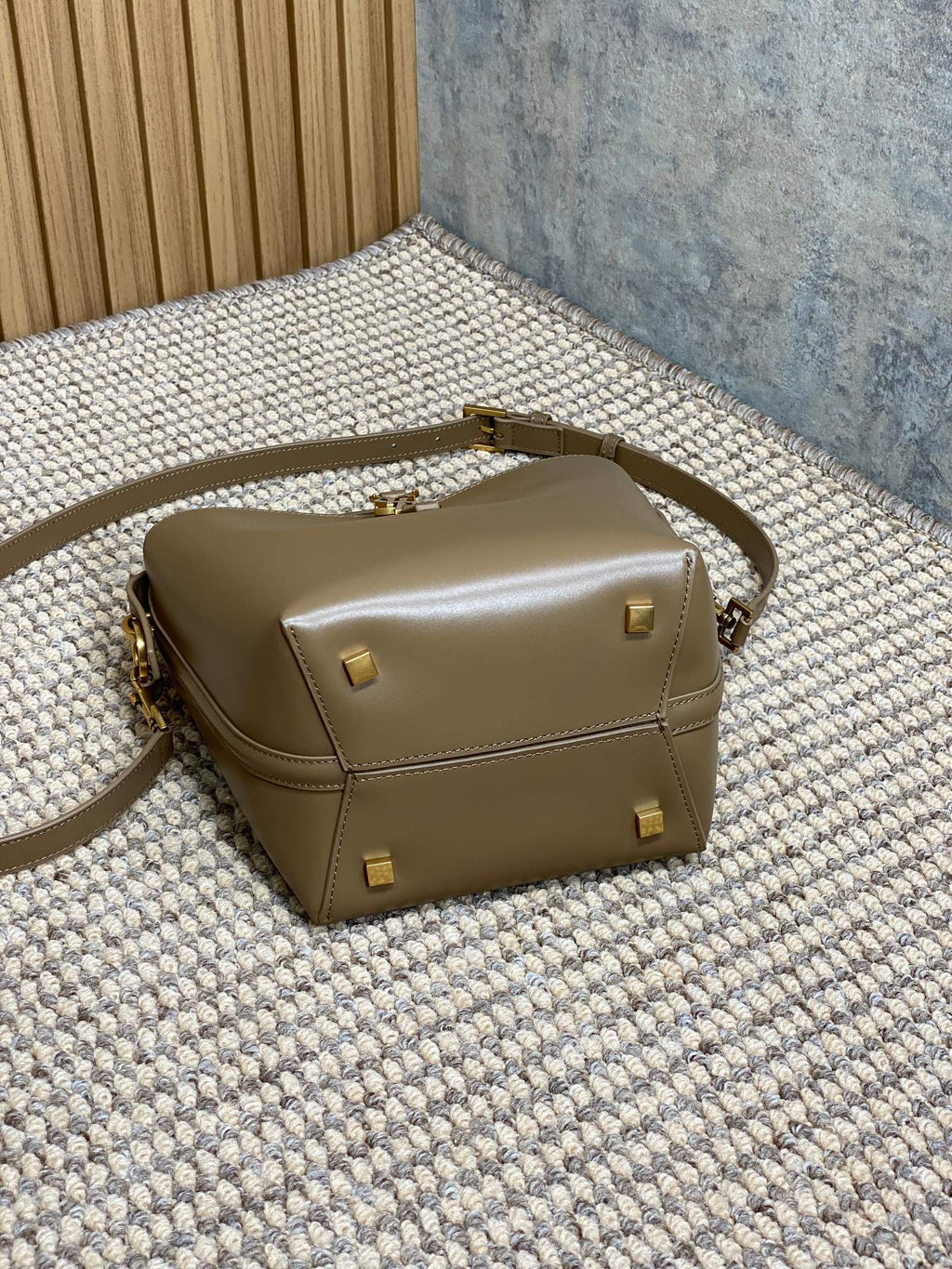 SAINT LAURENT LE 37 SMALL BUCKET BAG 20 IN CEDAR BROWN CALFSKIN GOLD HARDWARE