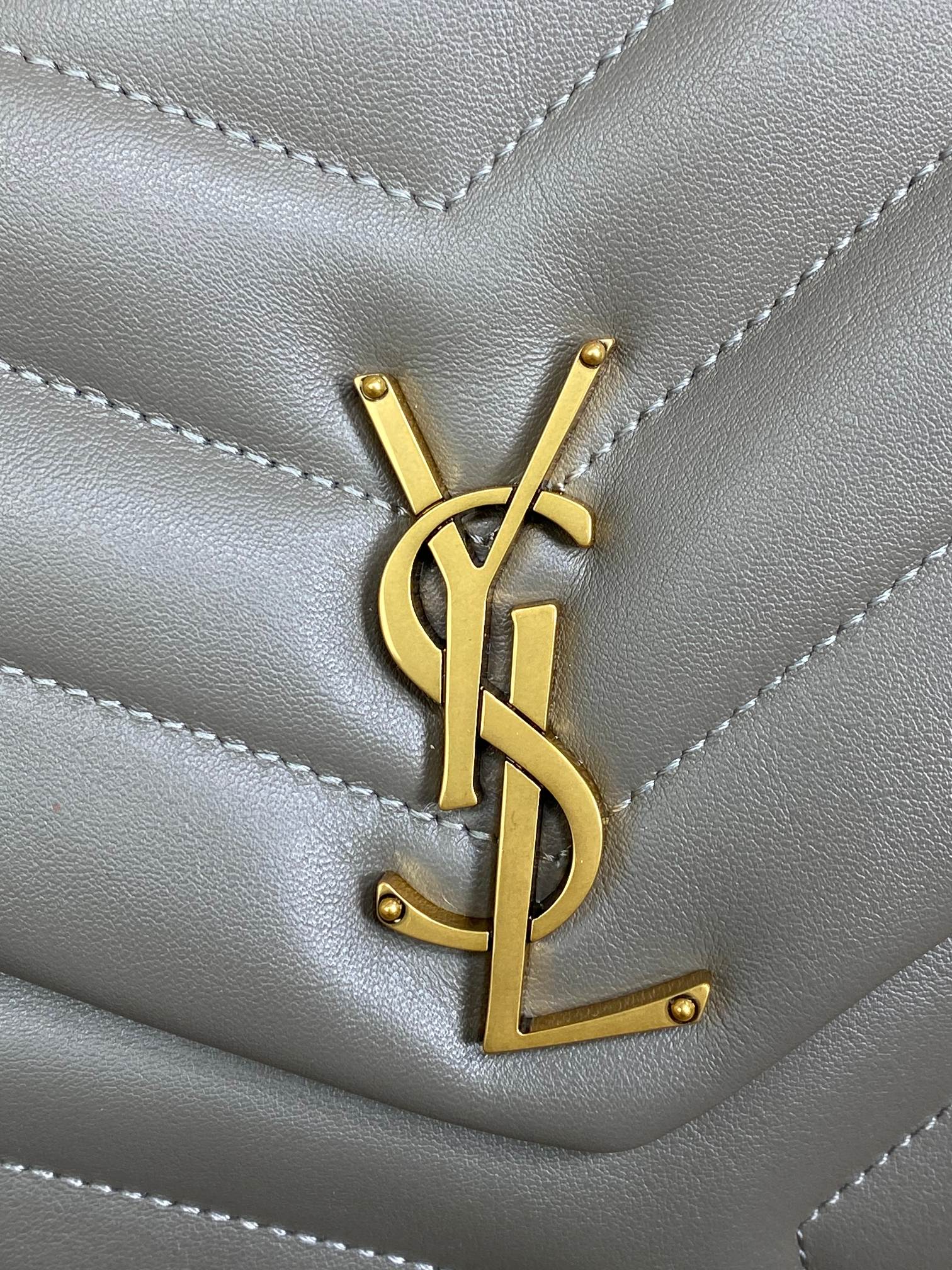 SAINT LAURENT LOULOU SMALL 25 SHOULDER BAG IN DARK GREEN LAMBSKIN GOLD HARDWARE