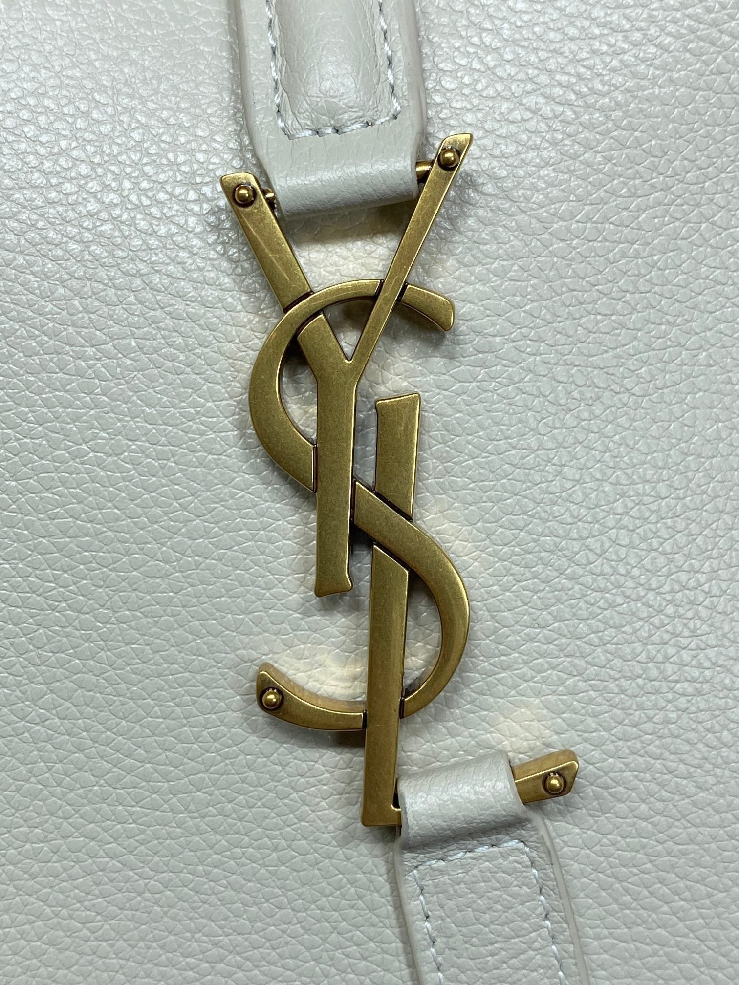 SAINT LAURENT LE 5 À 7 LARGE SUPPLE BAG 31 IN WHITE CALFSKIN
